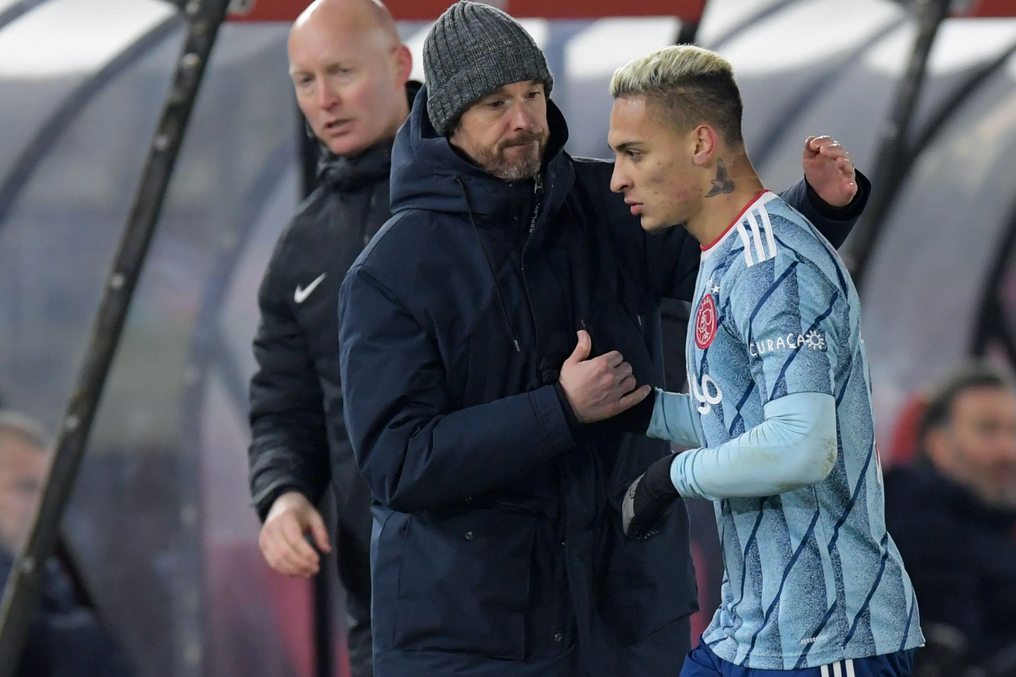 Erik ten Hag in conversation with Antony (Alamy)
