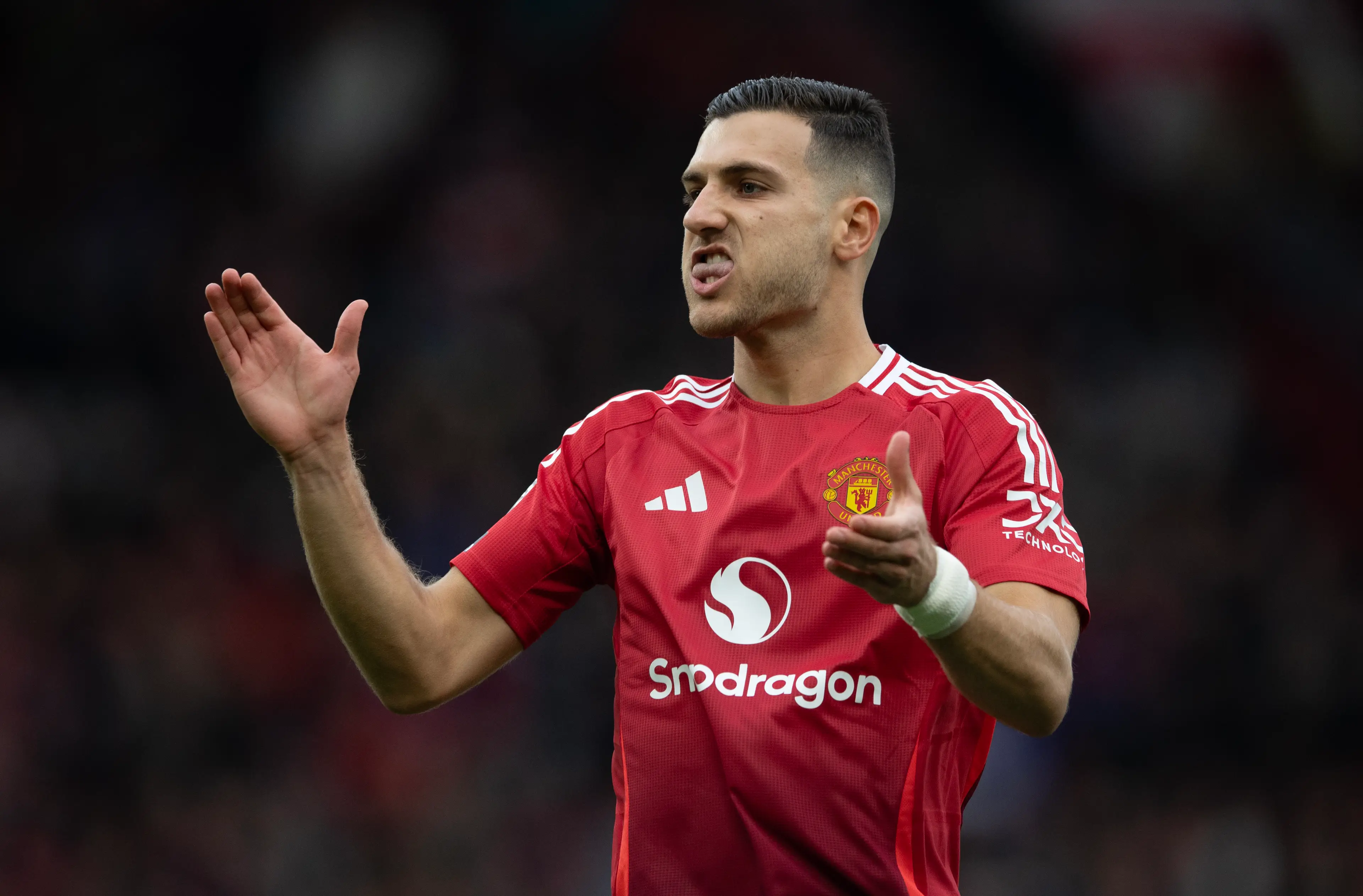 Diogo Dalot cuts a frustrated figure during Manchester United vs. Tottenham. Image: Getty