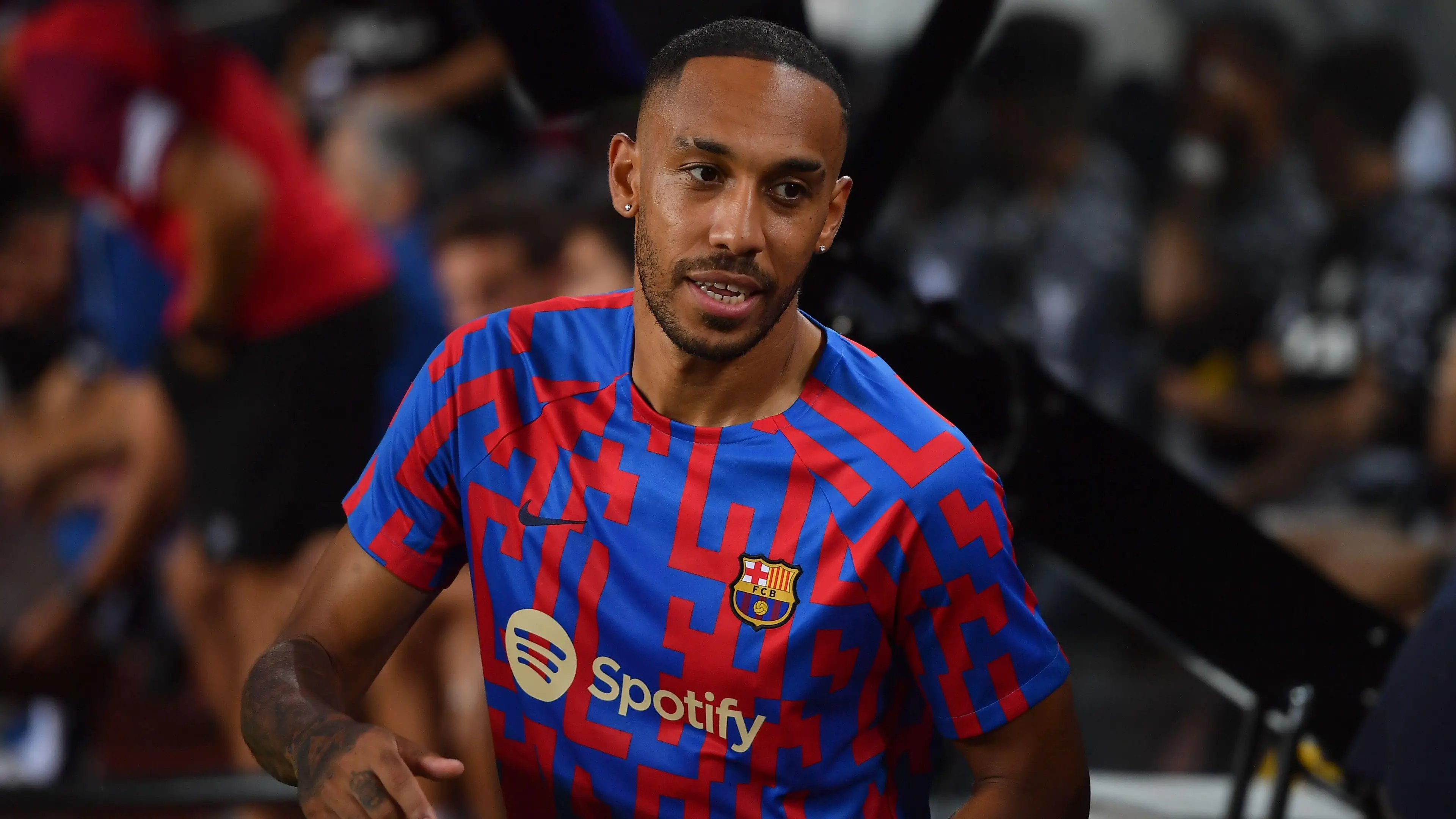 Chelsea submit £15 million plus Alonso proposal to Barcelona for Aubameyang