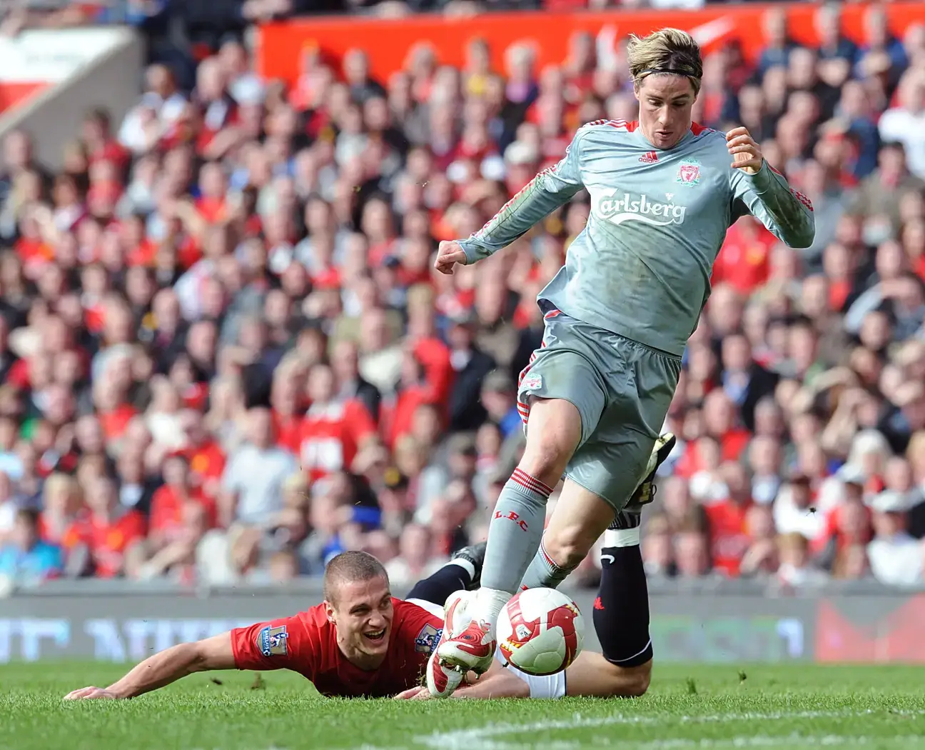 Vidic struggled against Torres. Image: Alamy