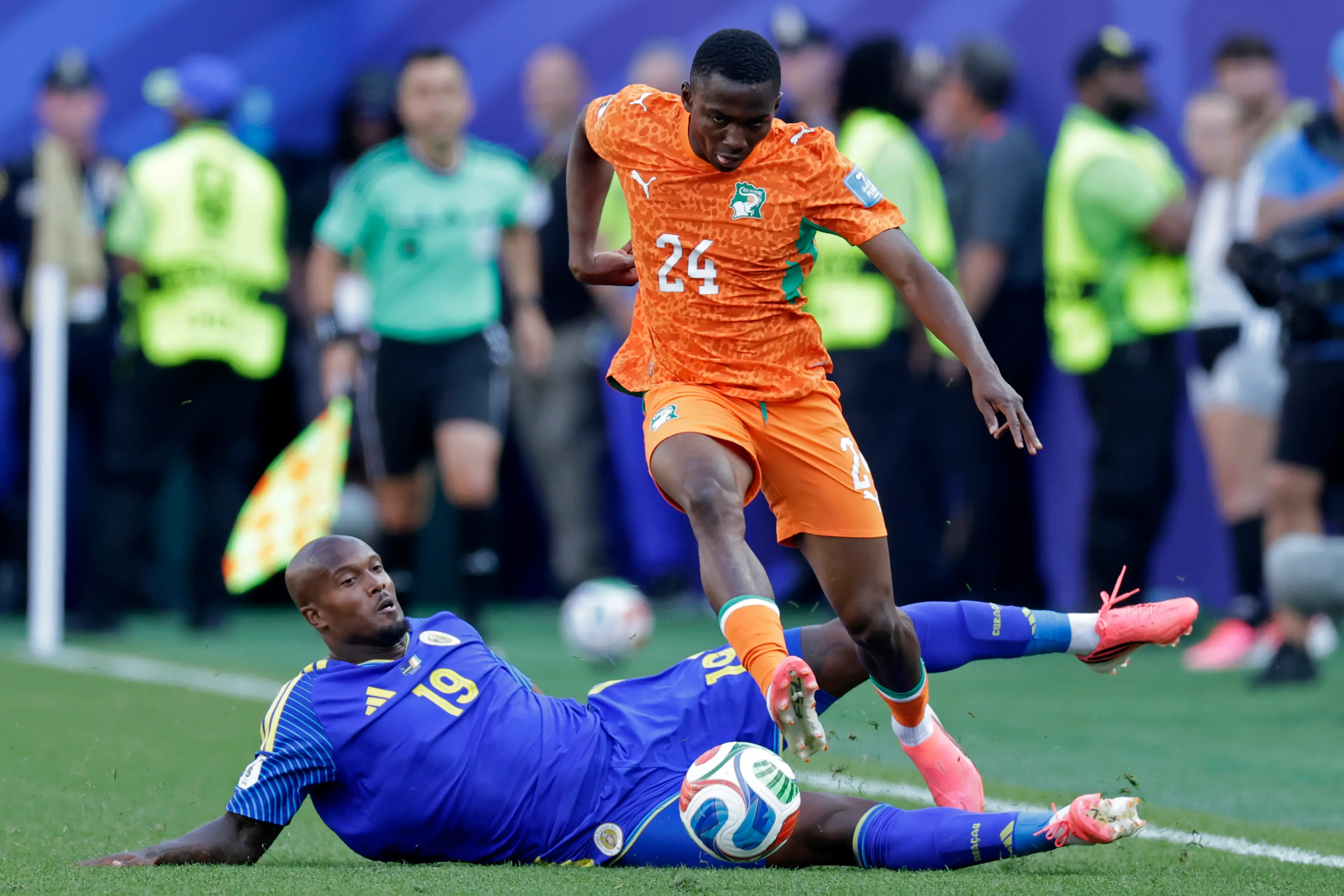 (L-R) Gervane Kastaneer of Curacao, Bazoumana Toure of Ivory Coast during the World Cup match between Curacao v Ivory Coast (Getty Images)