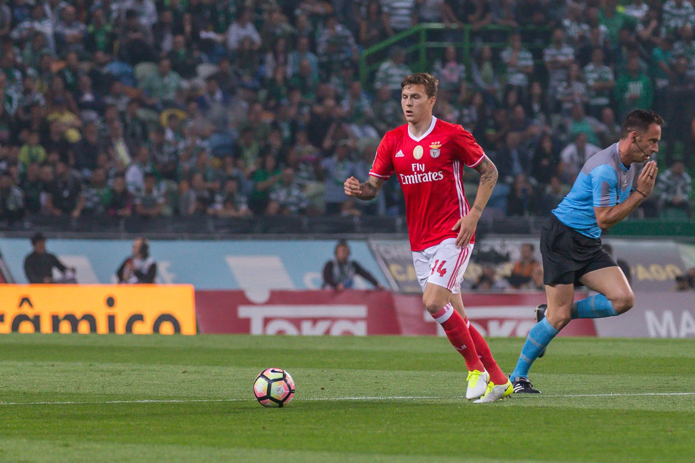 Victor Lindelöf at Benfica in 2017. (Alamy) 