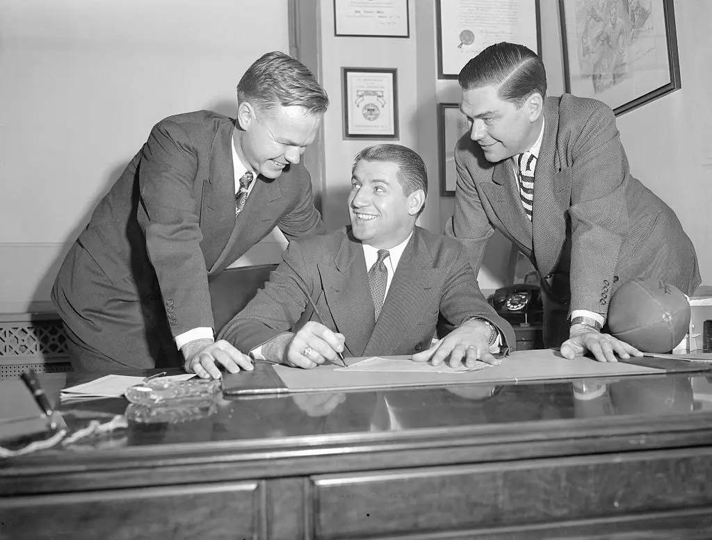Frank Filchock (centre) in 1946 (Credit:Getty)