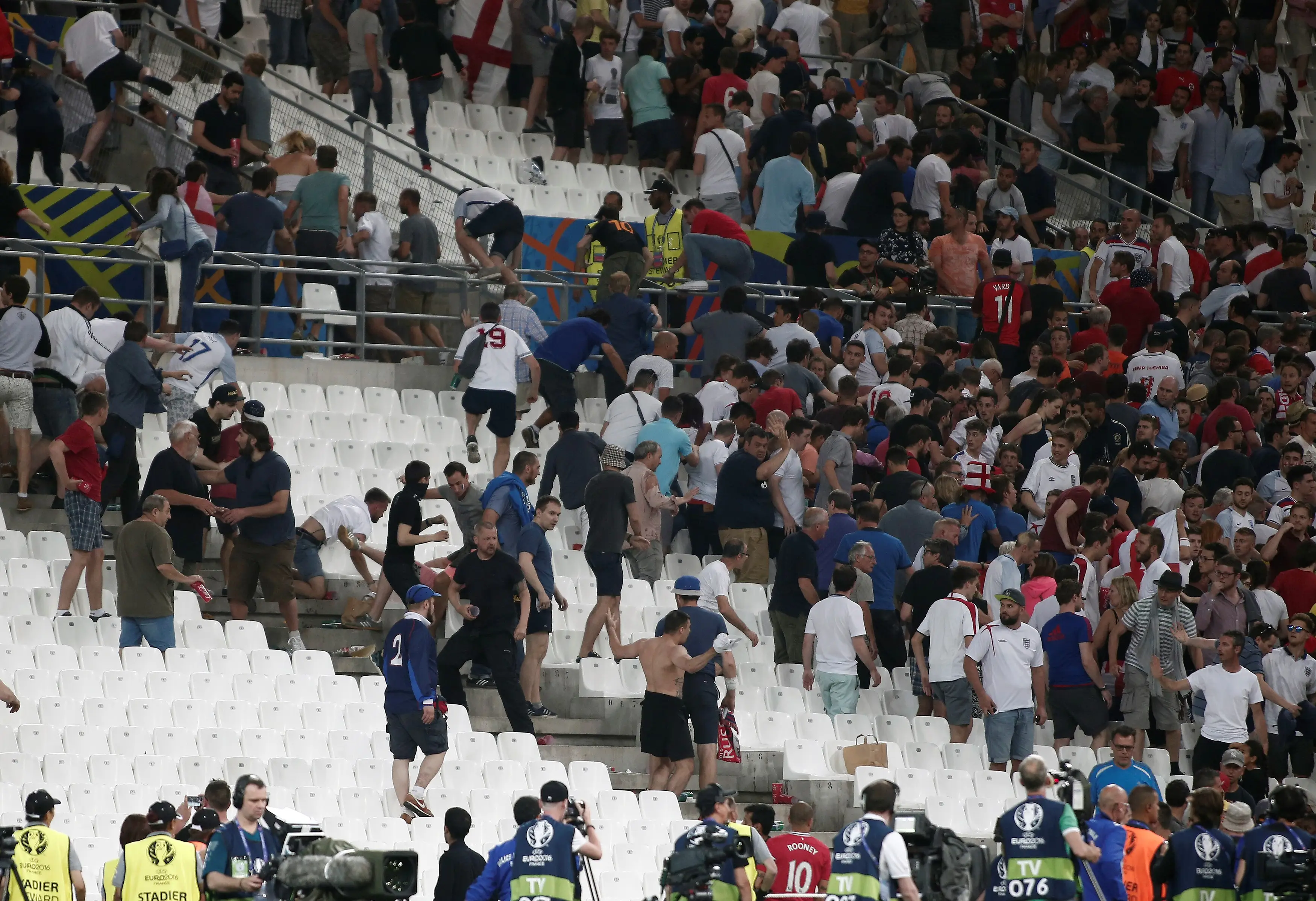 Russian fans clashing with English fans at the Stade Velodrome (credit: getty) 