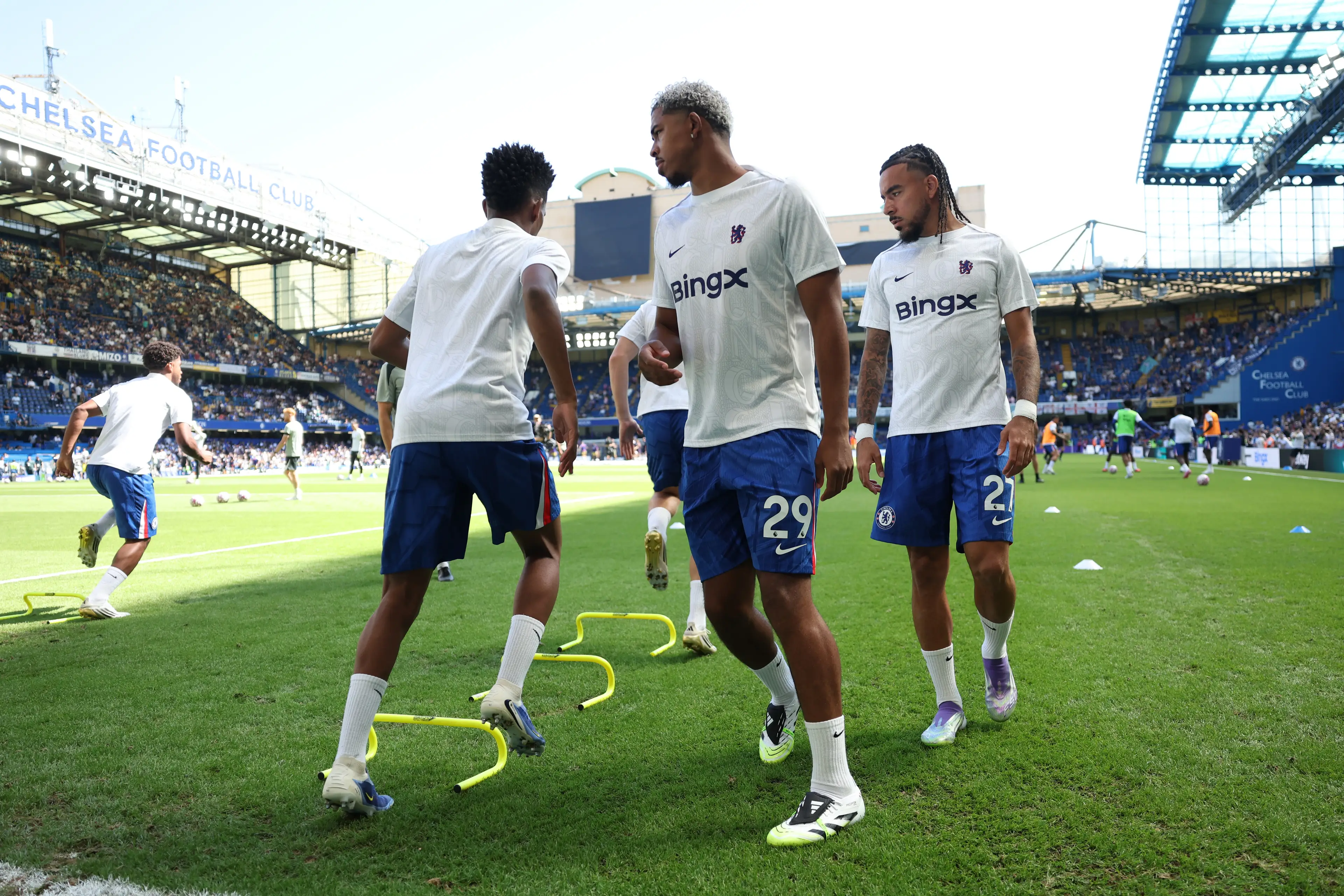 Wesley Fofana warming up ahead of Chelsea's Premier League game against Crystal Palace. Image: Getty 