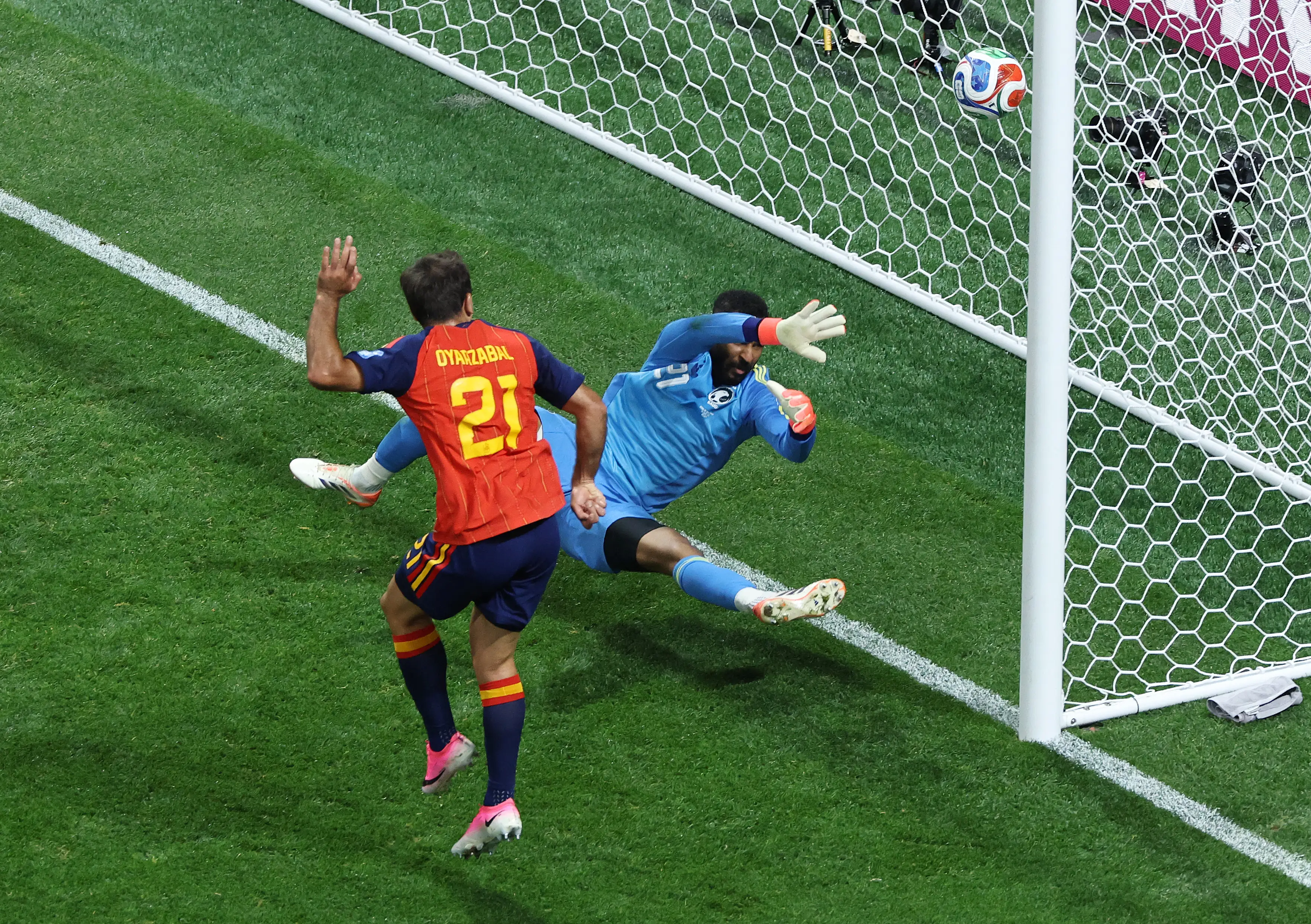 Mikel Oyarzabal finds the back of the net against Saudi Arabia. Image credit: Getty