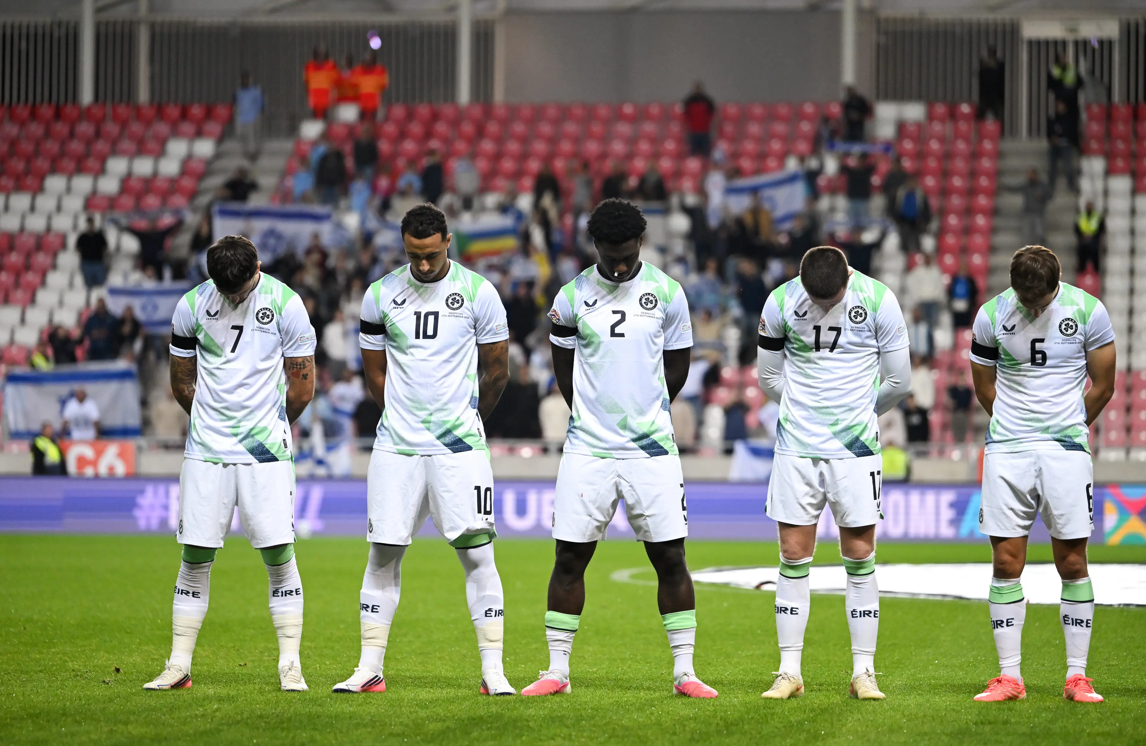 Republic of Ireland players bowed their heads during the national anthem. Image: Getty Images
