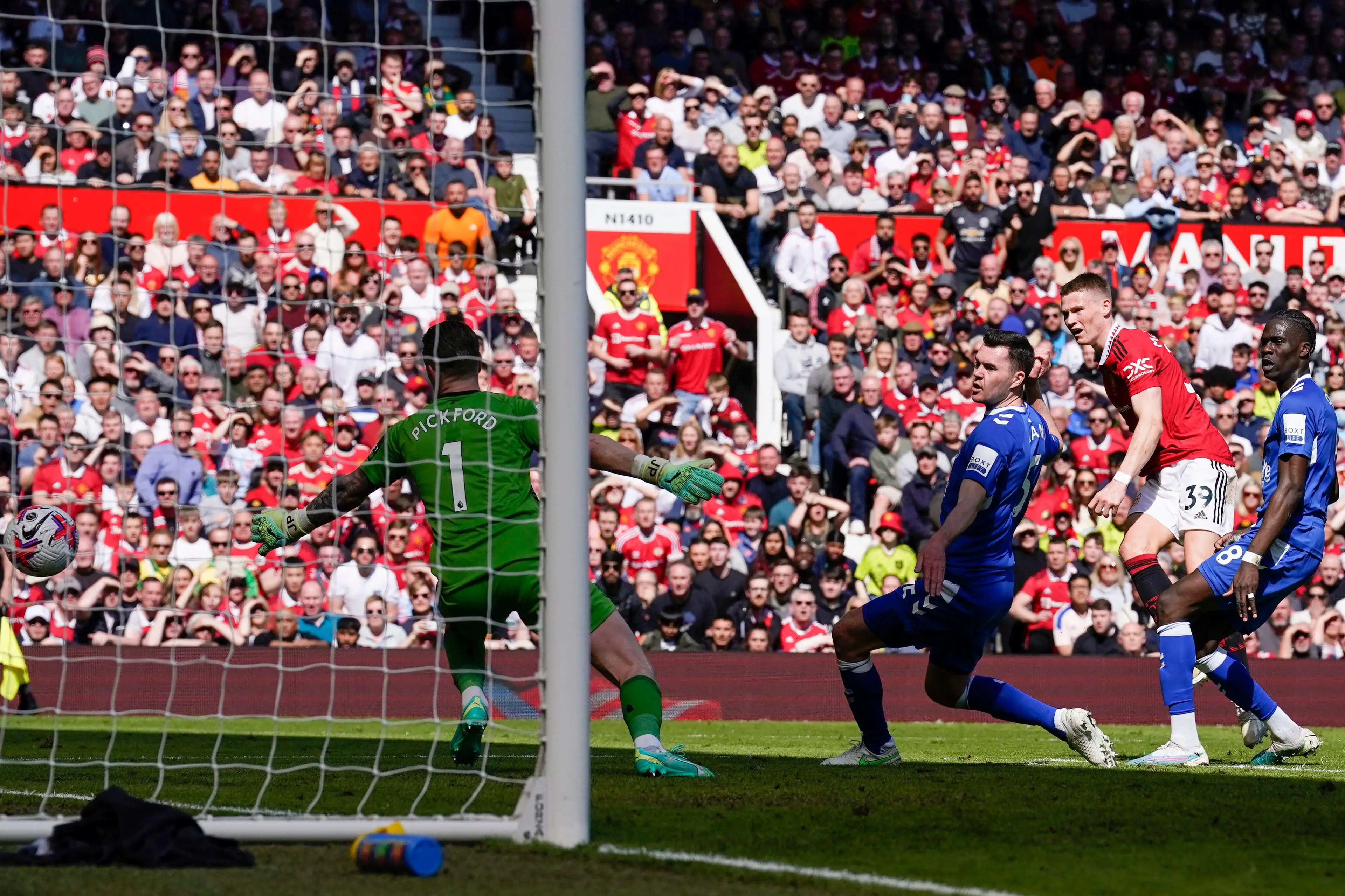 McTominay beats Pickford to make it 1-0. Image: Alamy