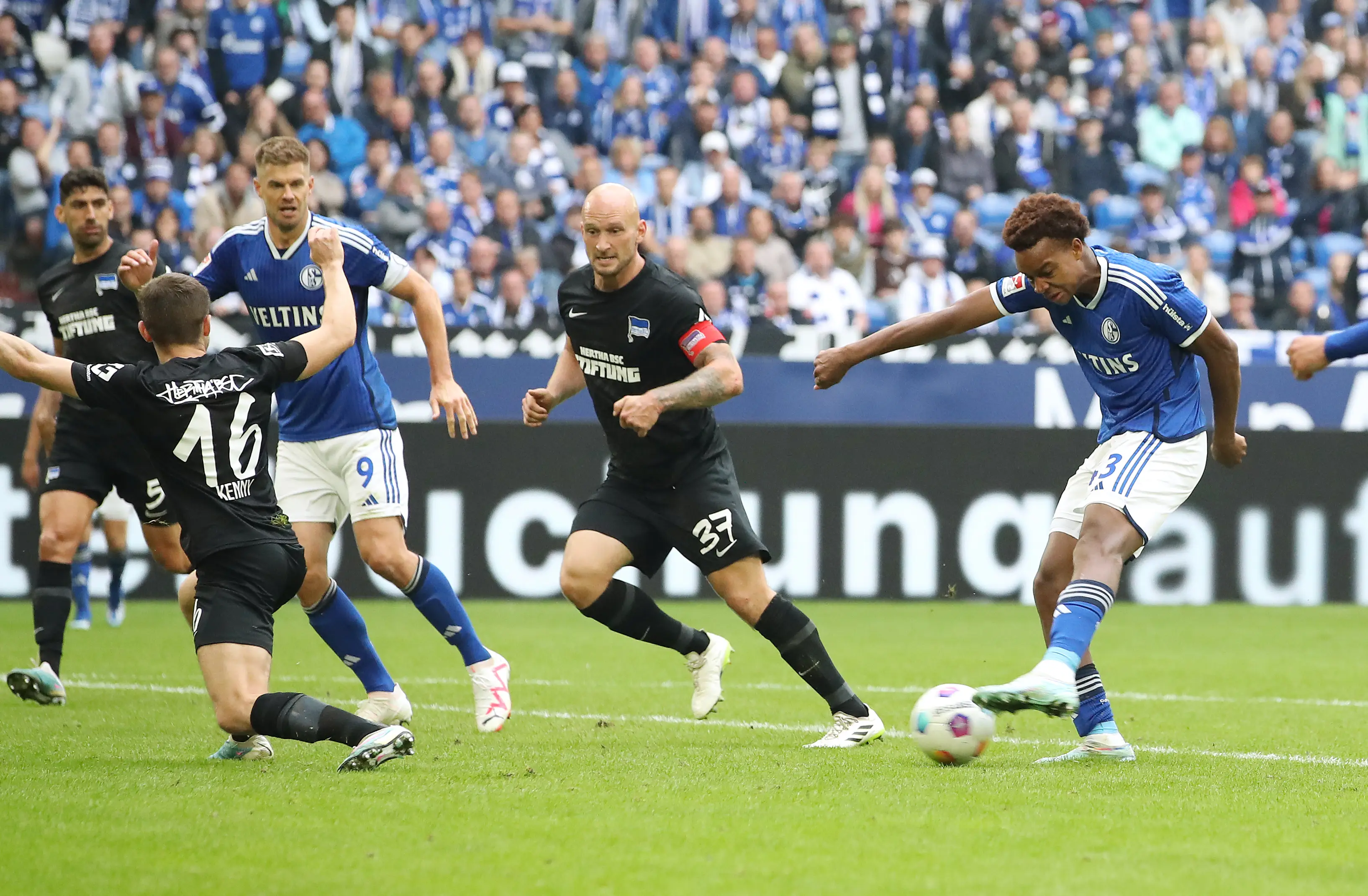 Assan Ouedraogo in action for Schalke in Germany (Image: Getty)