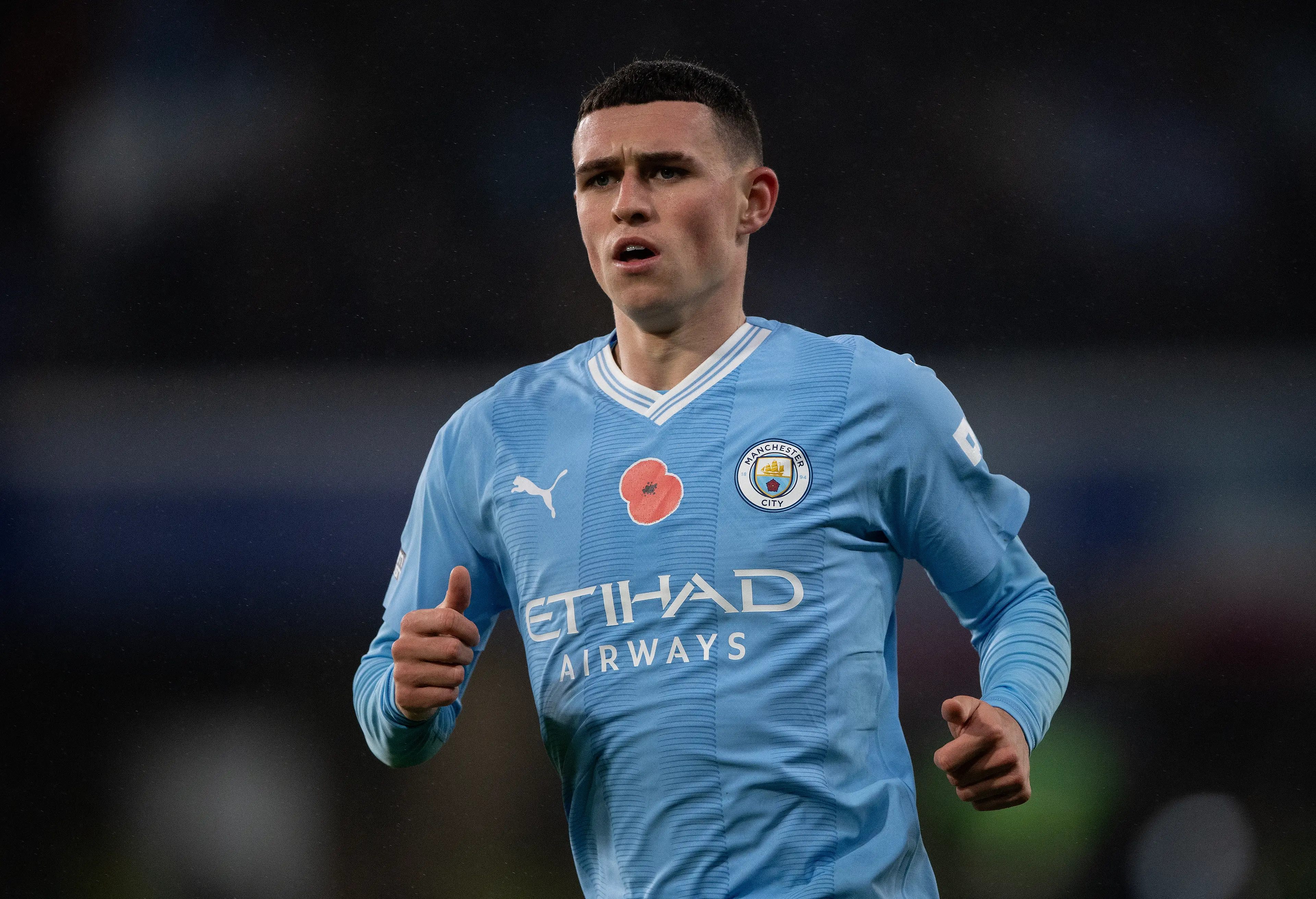 Messi showed an interest in Foden. (Image