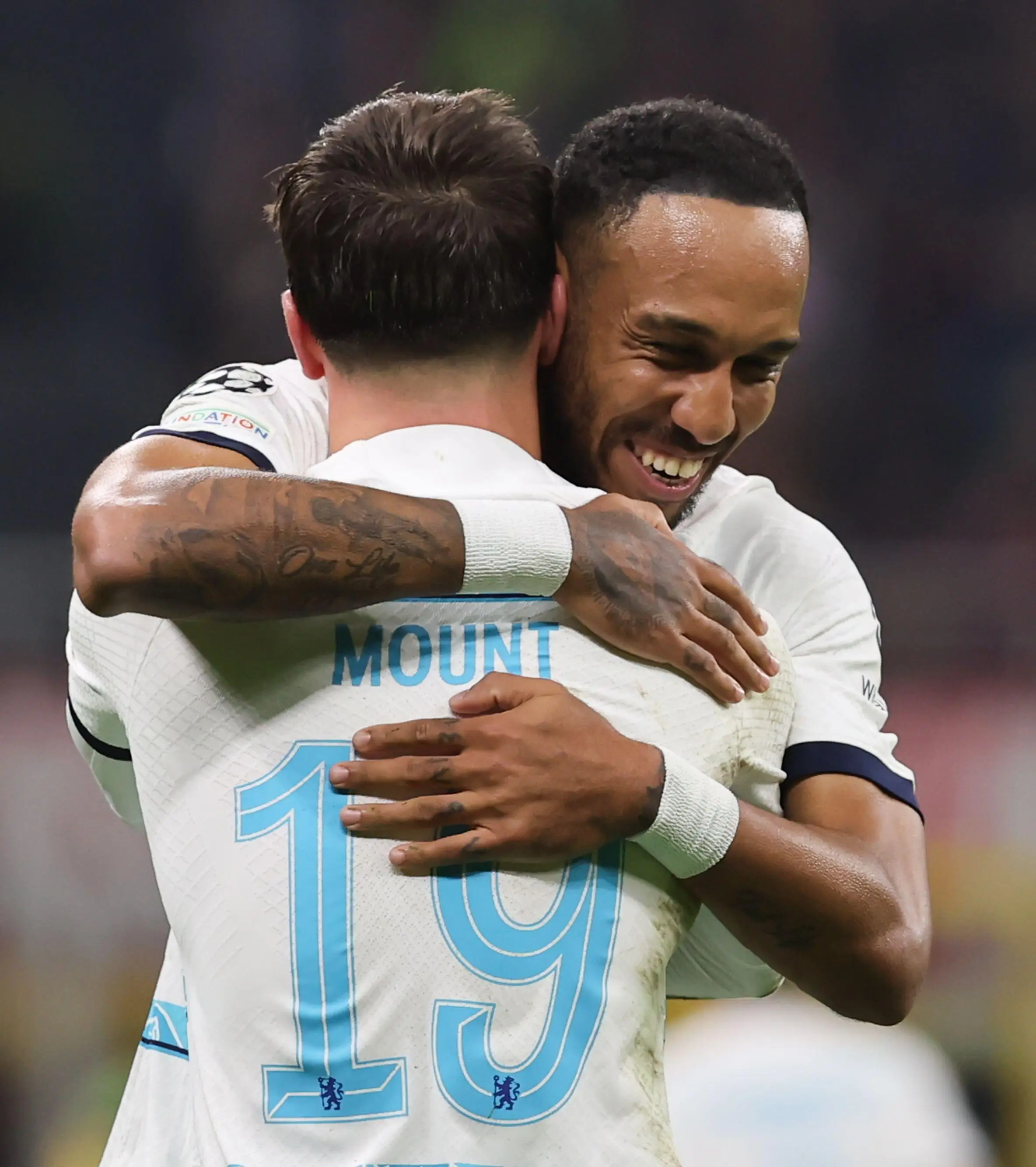 Pierre-Emerick Aubameyang and Mason Mount celebrate Chelsea's second goal against AC Milan. (Alamy)