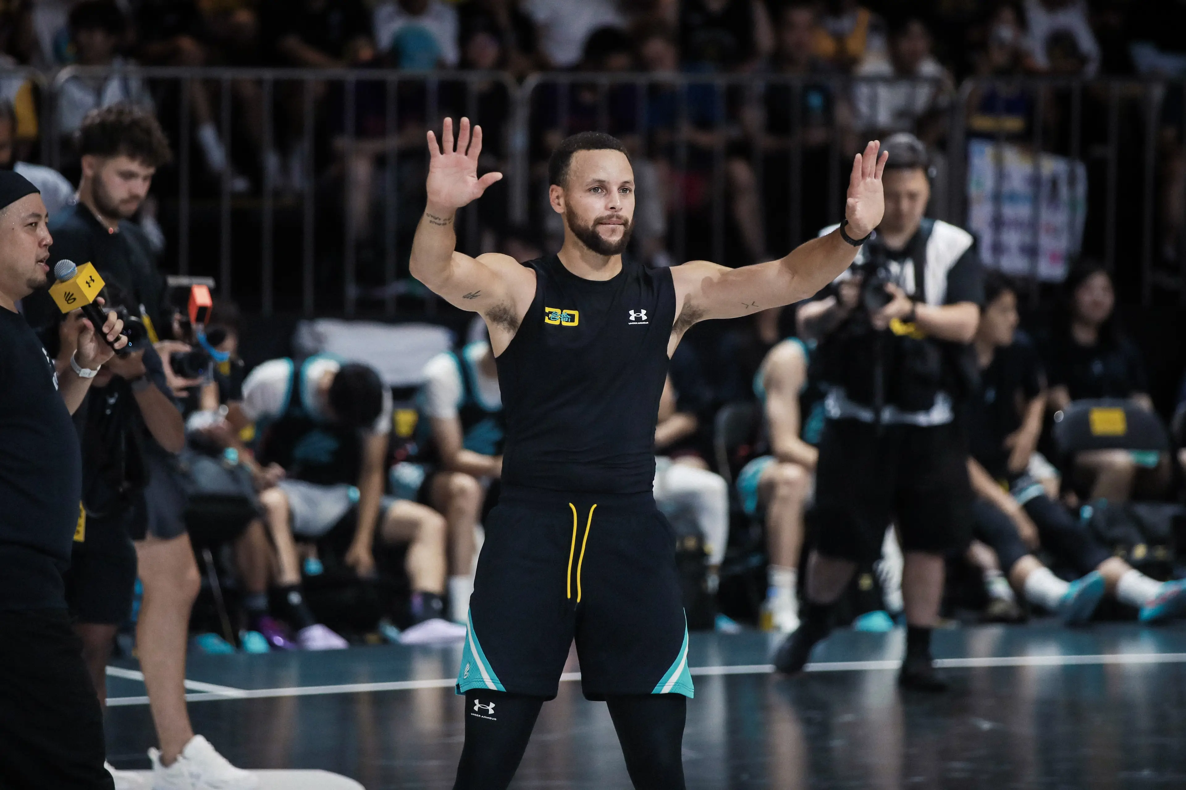 Steph Curry running coaching sessions. Image: VCG / Contributor via Getty