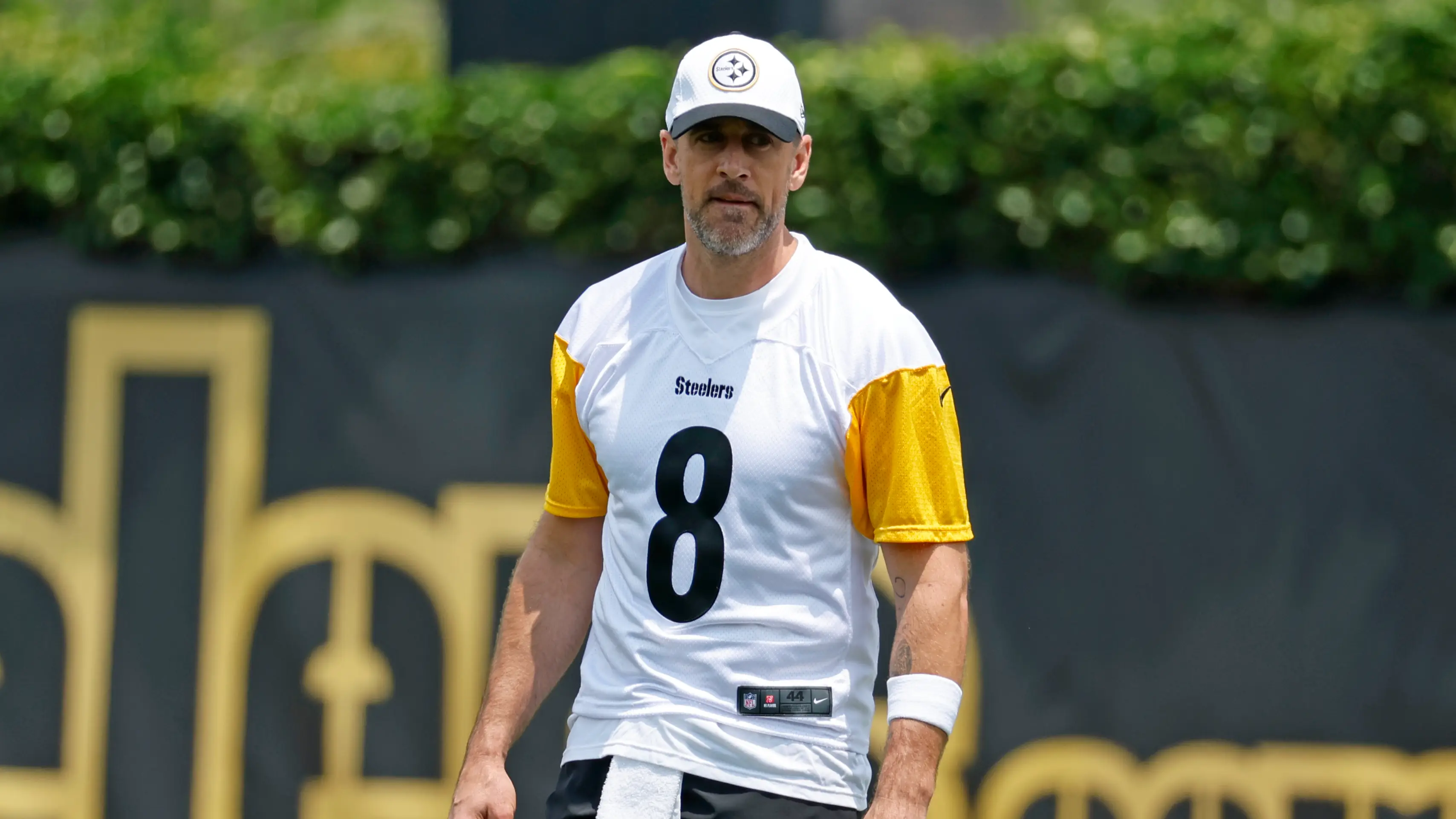 Crazy money Aaron Rodgers earns every minute as Pittsburgh Steelers contract is broken down