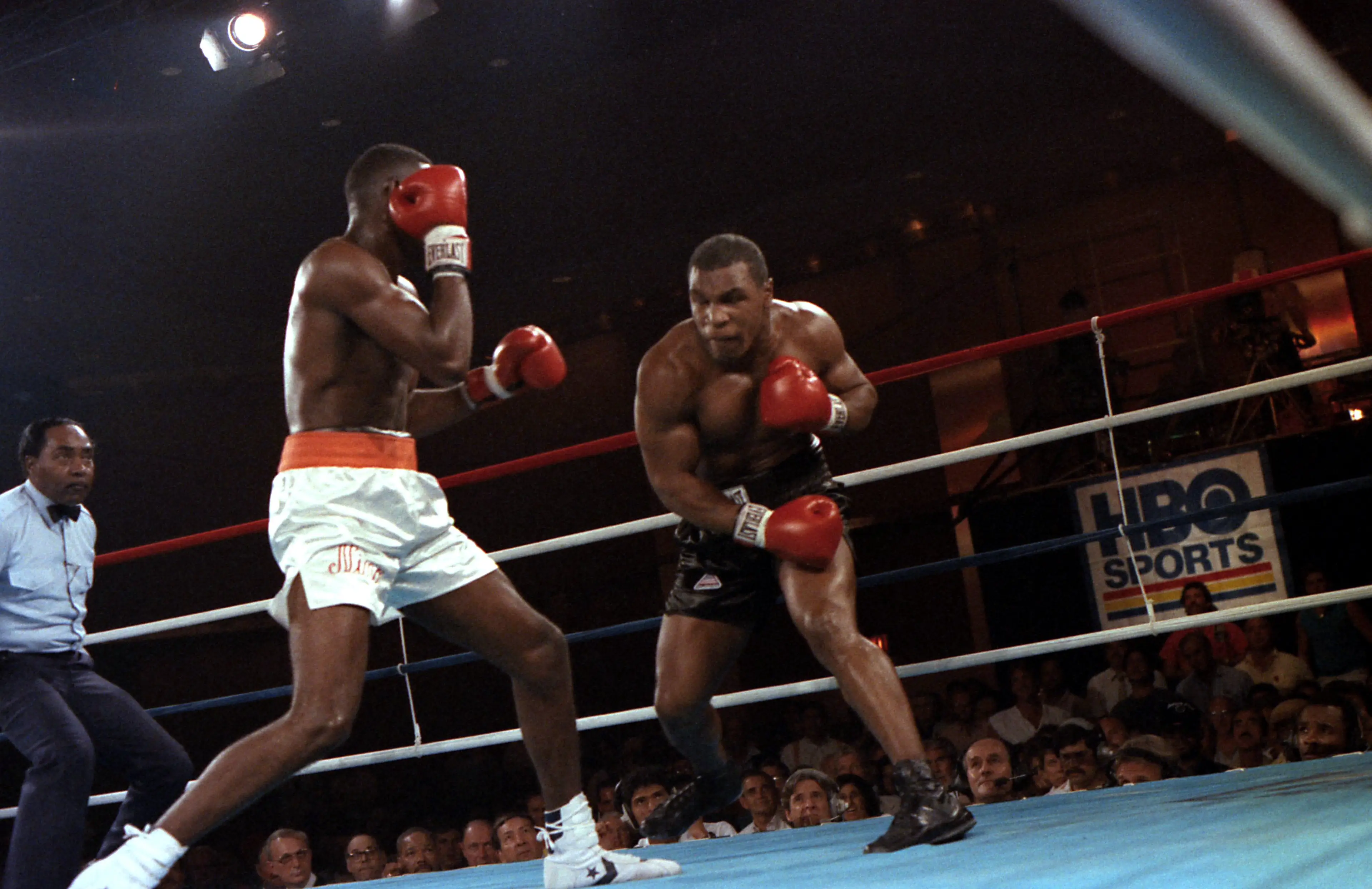Mike Tyson and Jose Ribalta during their heavyweight bout back in 1986. Image: Getty 