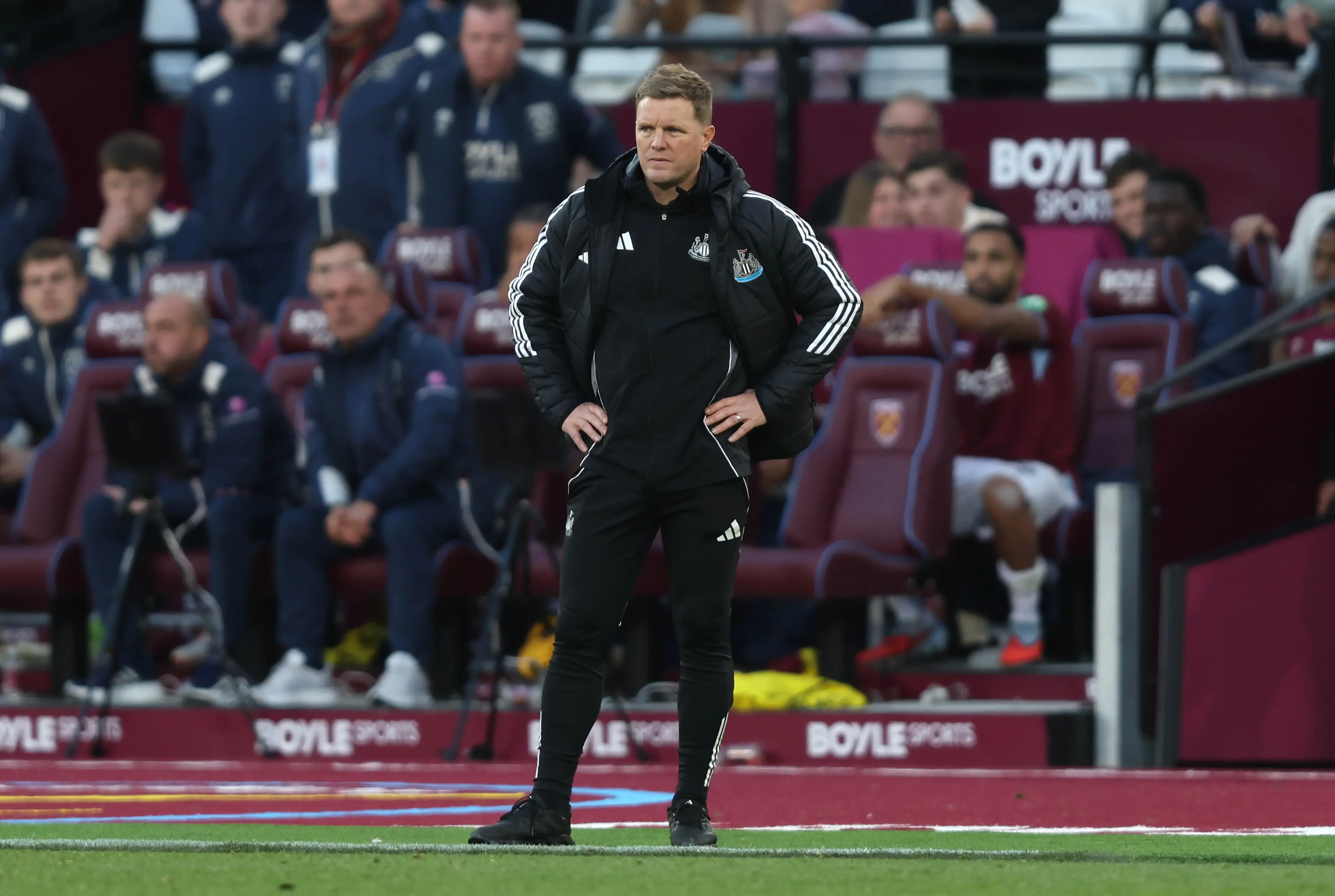 Eddie Howe cuts a frustrated figure on the touchline. Image: Getty 