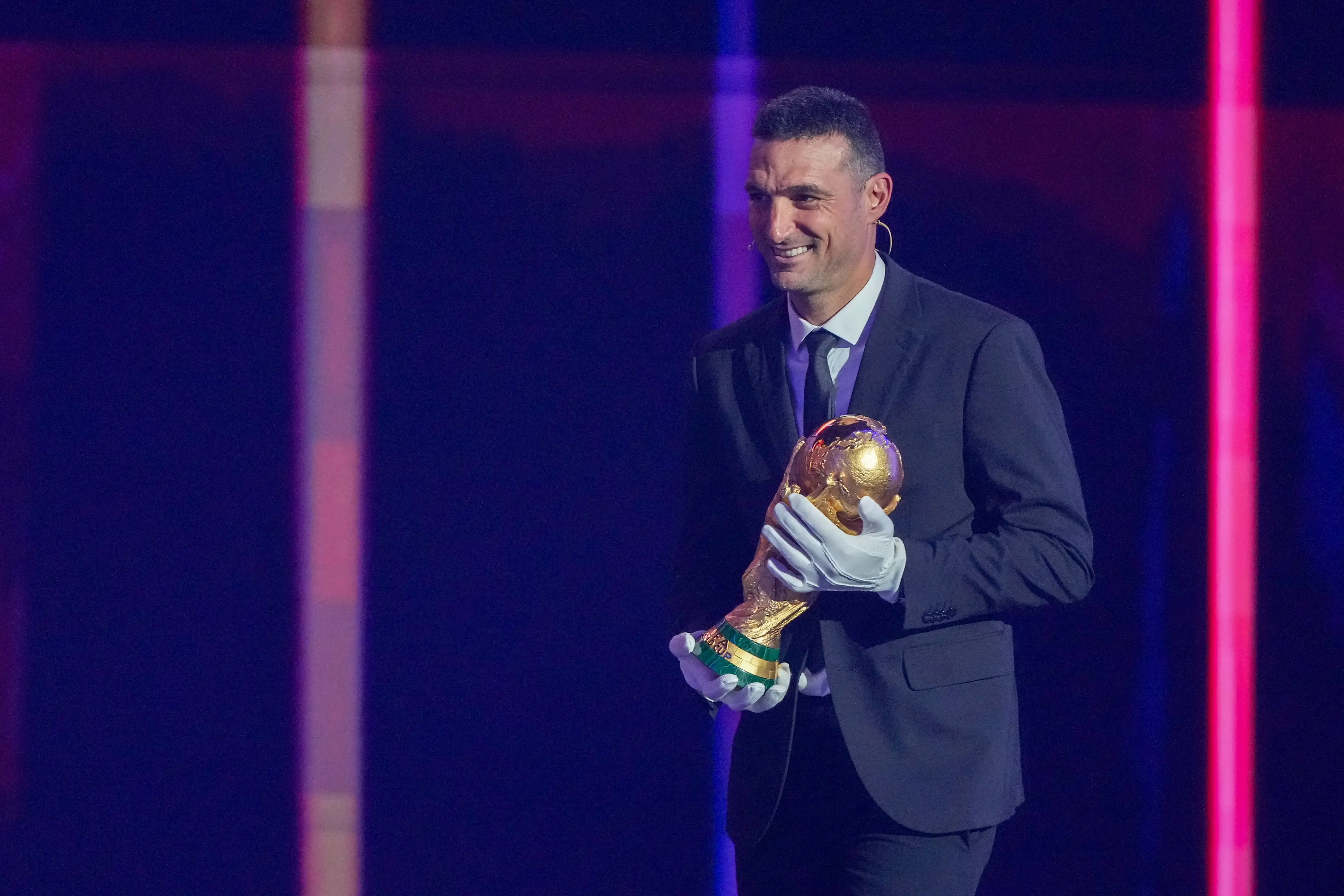 Lionel Scaloni was not allowed to touch the trophy despite winning it. Image: Getty