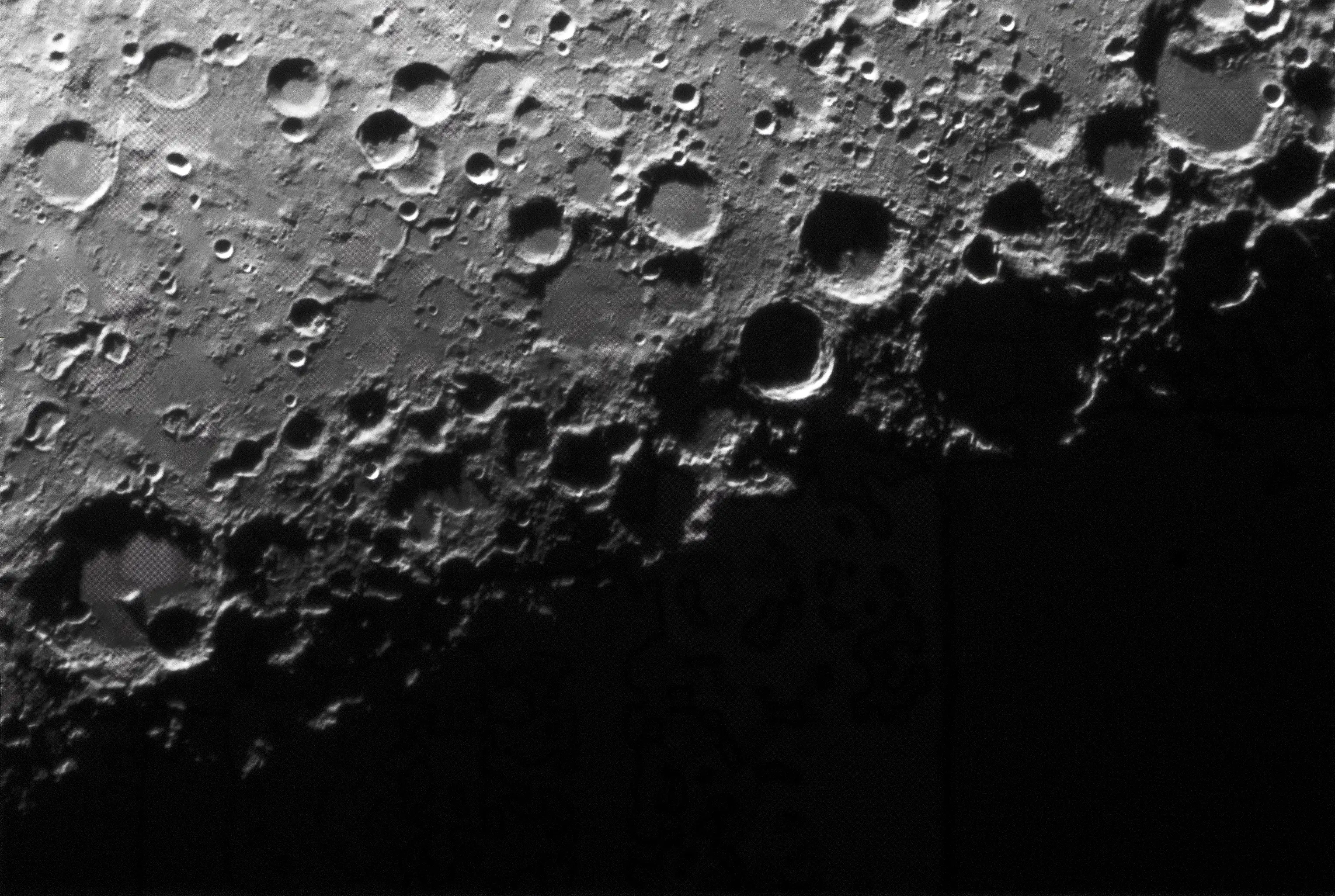 Lunar X appearing on the Moon's surface across China (Getty Images)