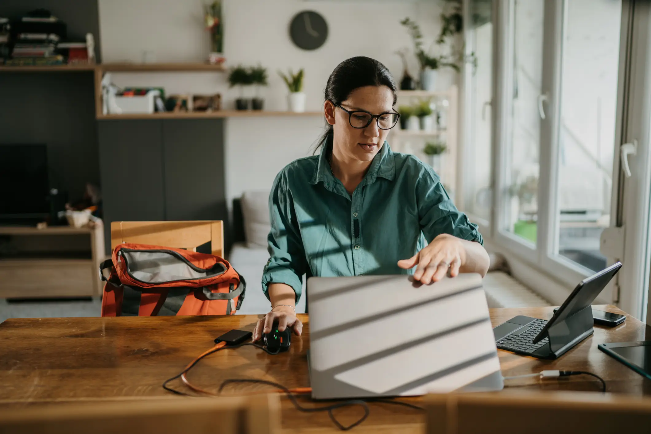 Most people assume something mechanical in the laptop is shaking but that’s not what’s happening (Jecapix/Getty Images)