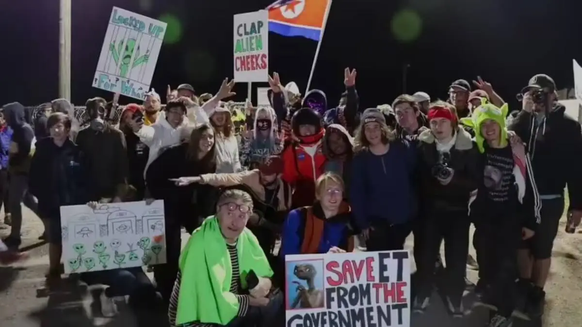 In the end, only a handful of people turned up at Area 51 (Netflix)