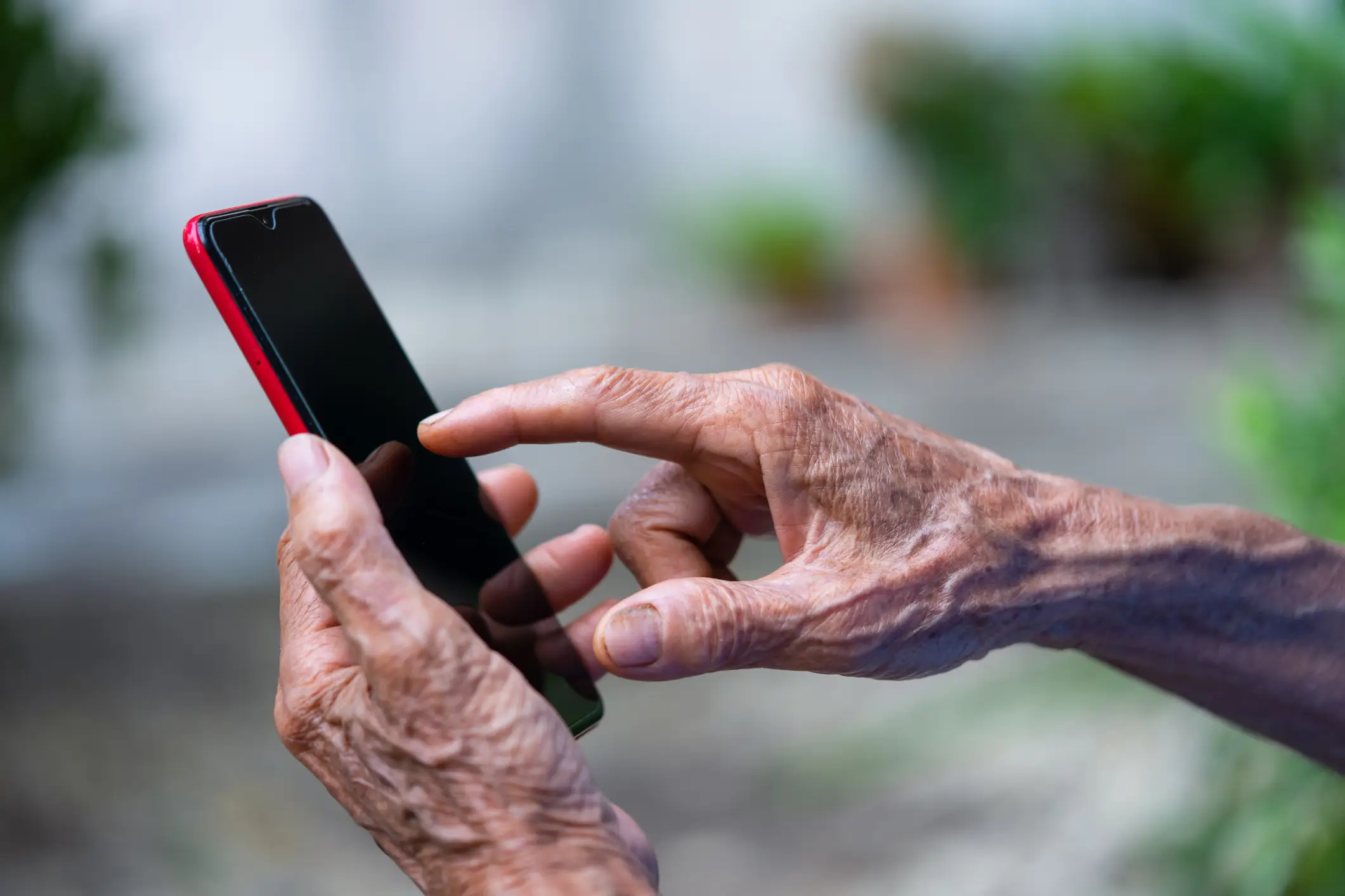An elderly mother reportedly speaks to her deceased son every day, not knowing its AI (manusapon kasosod/Getty)