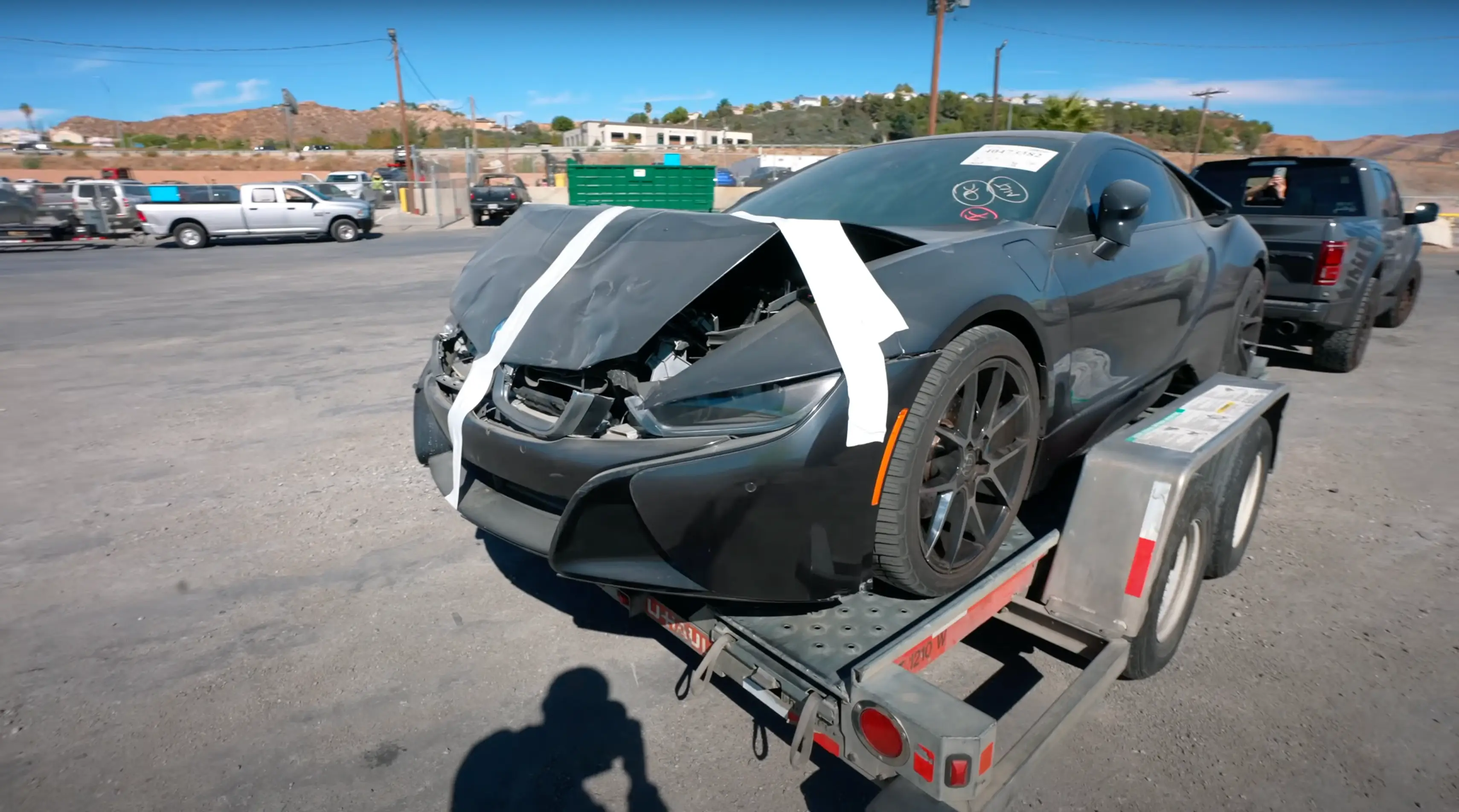 The YouTuber bought a wrecked car to fix up (YouTube/@biaheza)