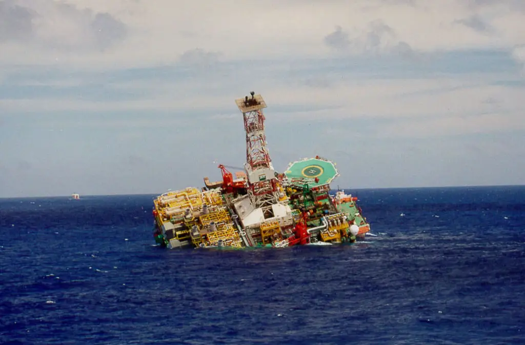 The P-36 oil platform was left to sink into the ocean in 2001 (Getty Images / Handout)