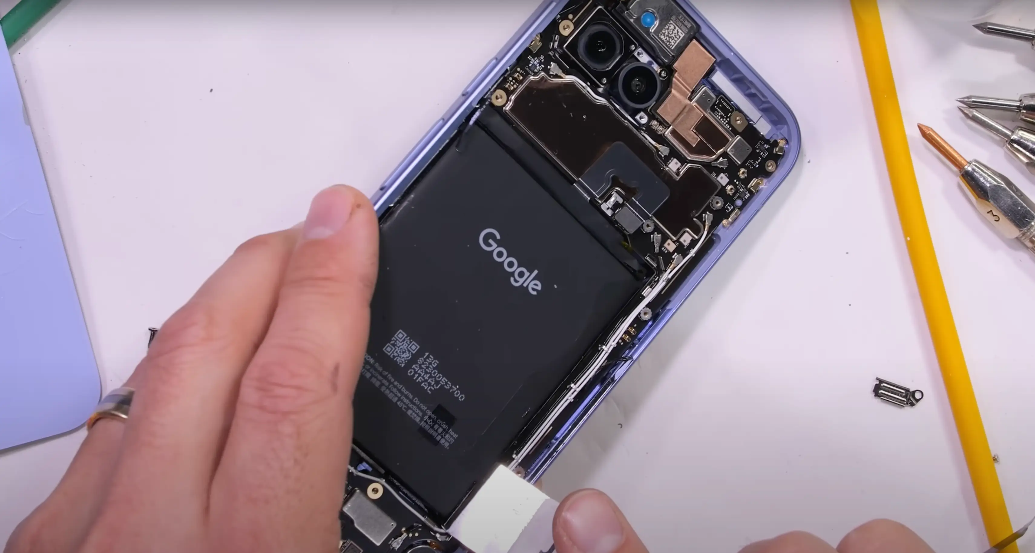 The YouTuber is urging people not to buy the phone (YouTube/@JerryRigEverything)