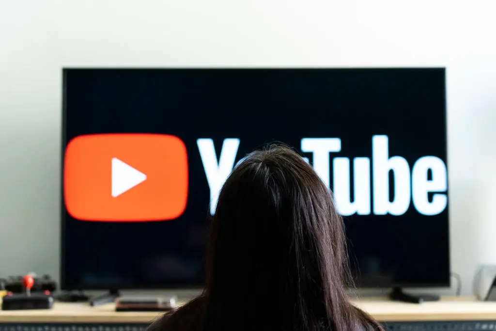 People are concerned that YouTube's new view change will encourage people to clickbait (Nikos Pekiaridis/NurPhoto via Getty Images)