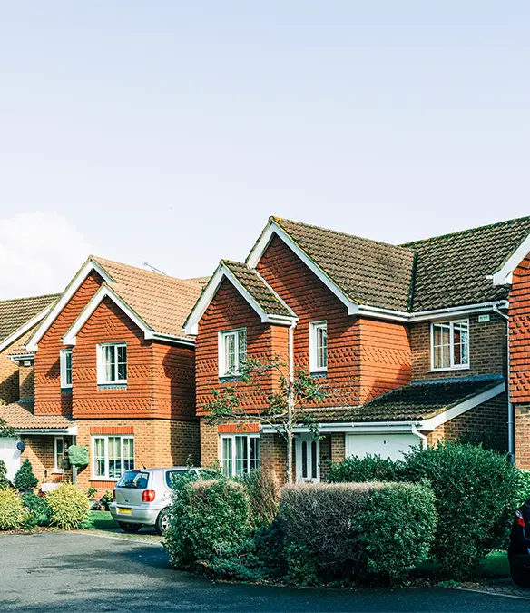 Some Brits might be able to claim a water-efficient shower head for free / d3sign / Karl Hendon / Getty