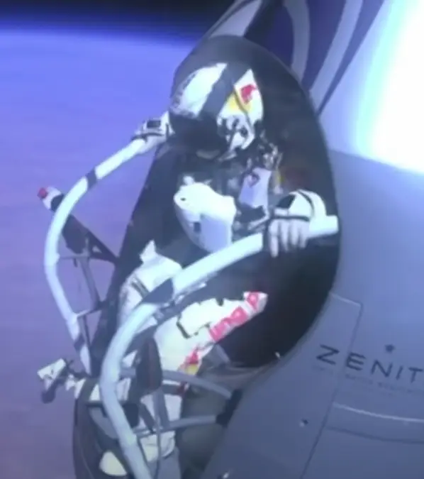 Felix Baumgartner fell faster than the speed of sound / Red Bull