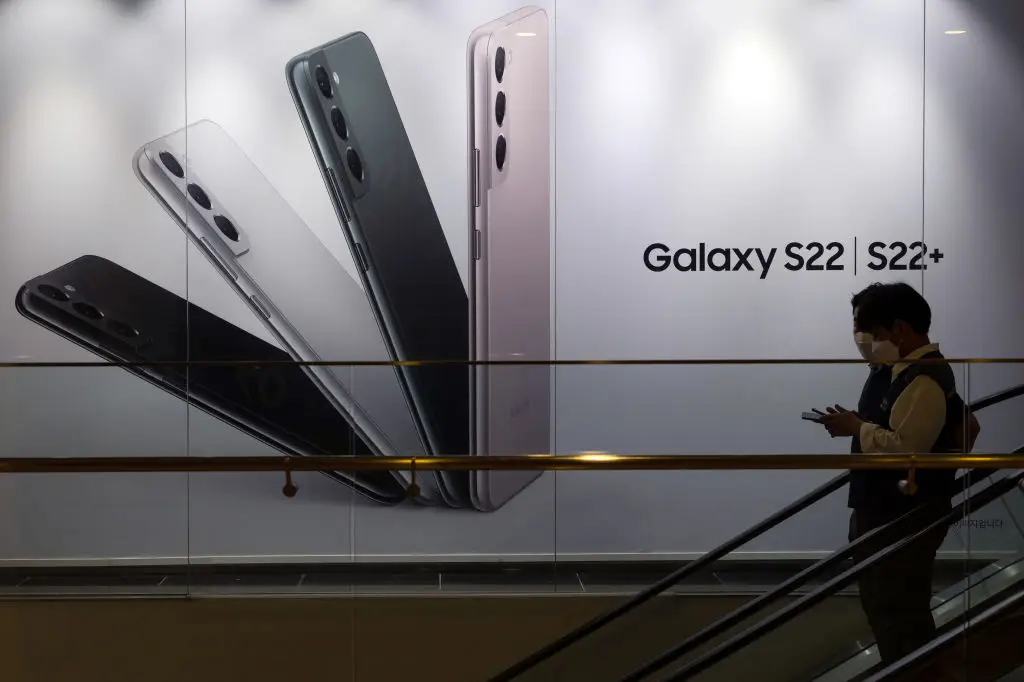 Apple also let you exchange Samsung and OnePlus devices in the trade-in program (SeongJoon Cho/Bloomberg via Getty Images)