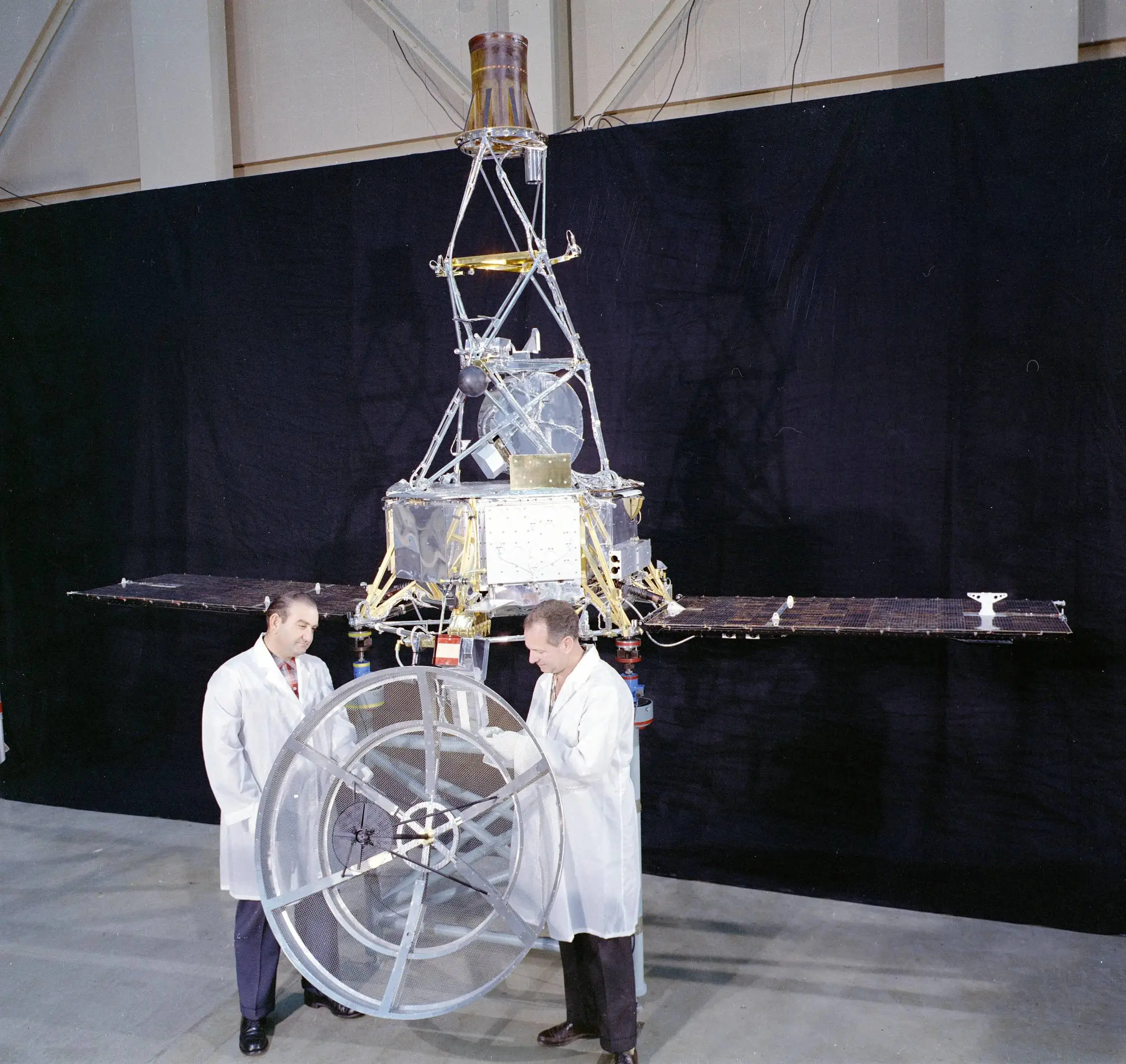 The Mariner 1 being built (NASA/JPL-Caltech)