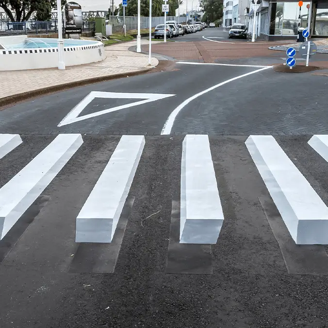 3D street painting designed to slow traffic leave everyone pointing out the same dangerous issue
