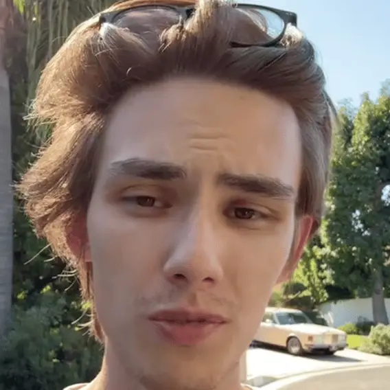 Ex-Apple employee guesses what phone people have based off zodiac signs and it's weirdly accurate