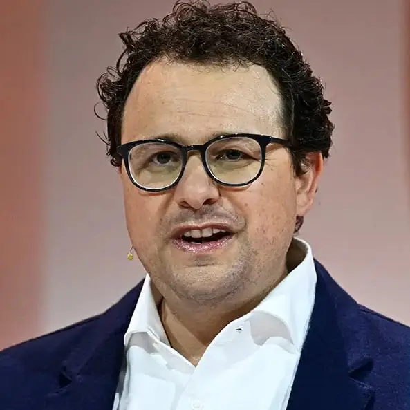 JULIEN DE ROSA/AFP/Yuichiro Chino/Getty Images