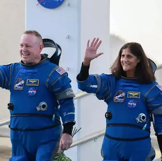 Joe Raedle/Getty Images/Instagram/@iss