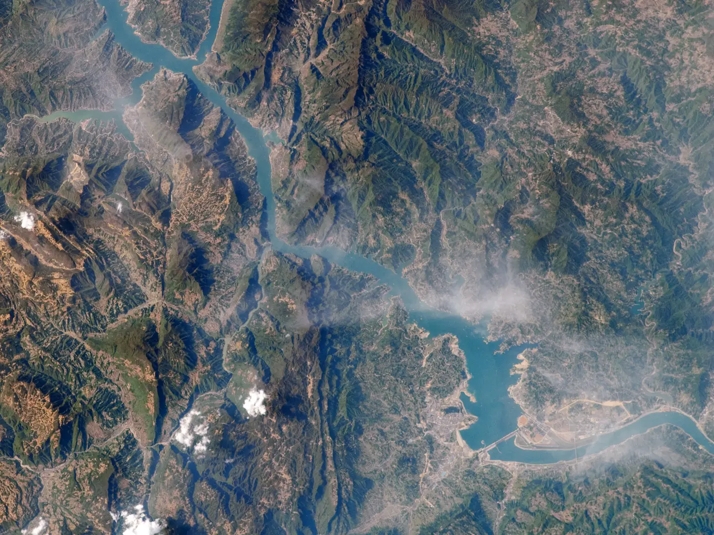 Astronauts show just how big the Three Gorges Dam is from space (NASA)