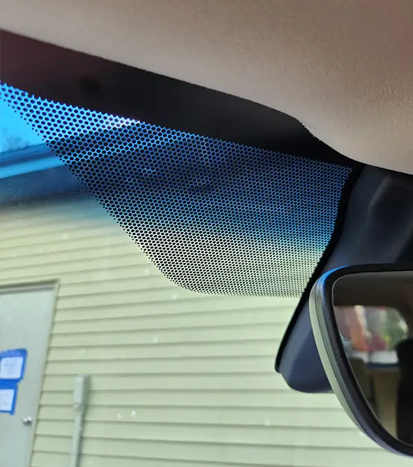 The black dots are like a glue on the windscreen / Mechanic Advice/Reddit/