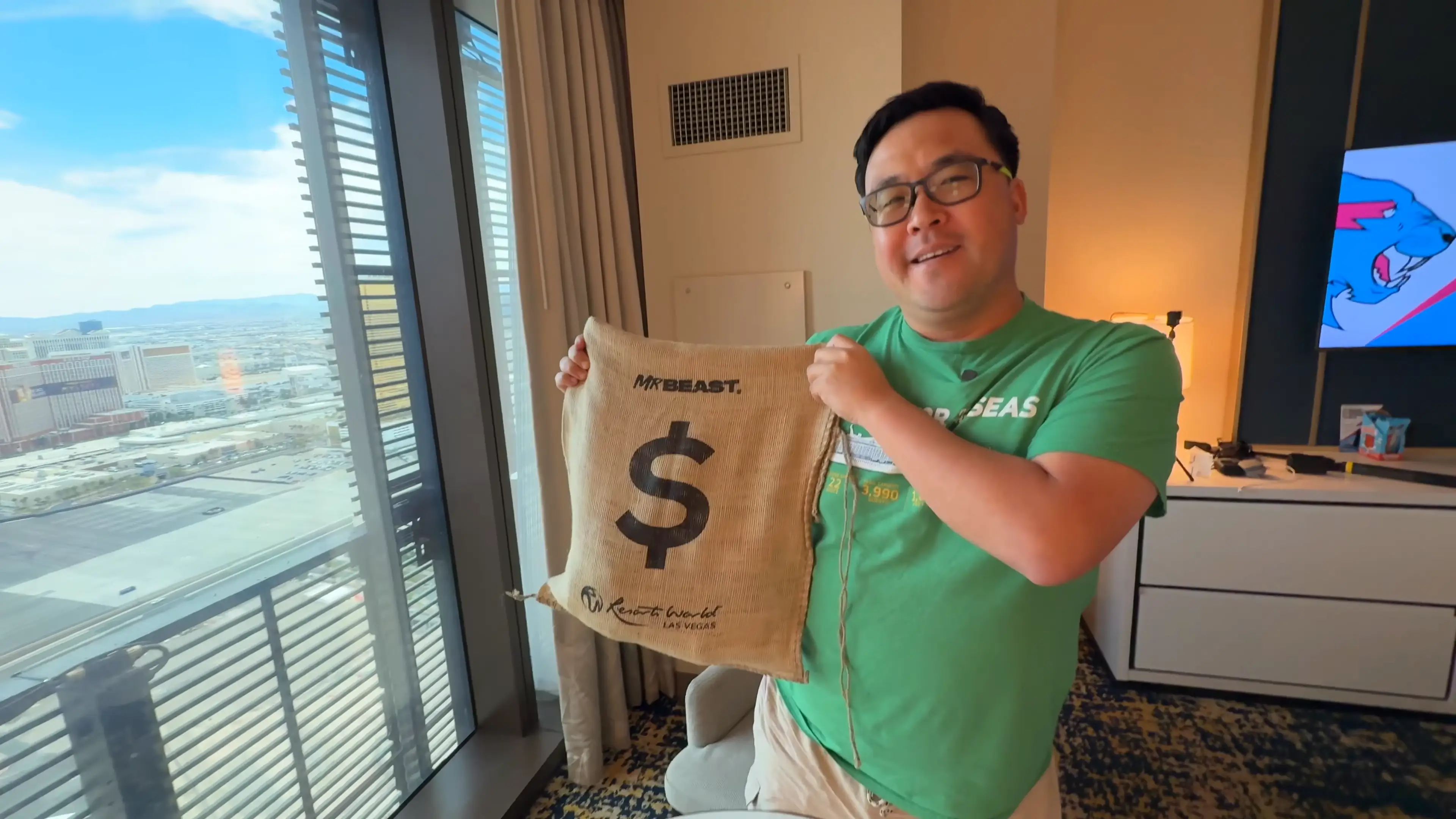 The mystery bag provided to attendees of the experience was rather disappointing (YouTube/Random Recess)