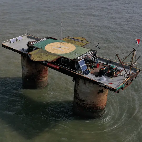 BEN STANSALL / Contributor / Getty / Zac Alsop / YouTube