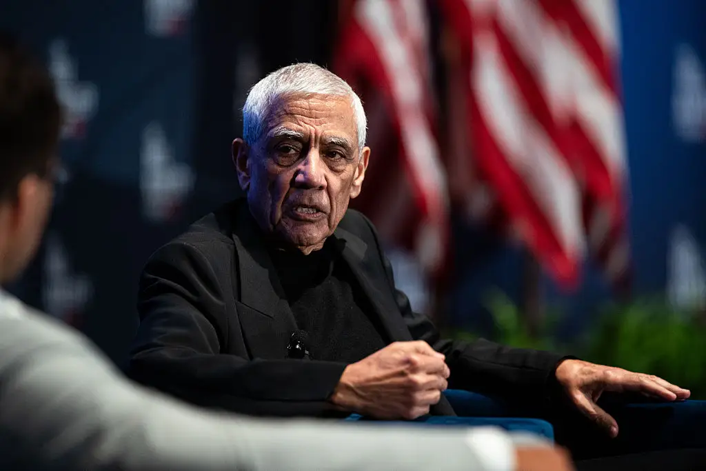 Vinod Khosla predicts a very different future of work (Bloomberg / Contributor / Getty)