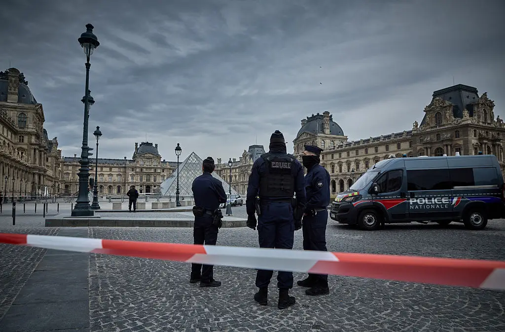 The Louvre Museum closed after a group of intruders stole eight pieces of priceless jewellery. (Kiran Ridley/Stringer/Getty)