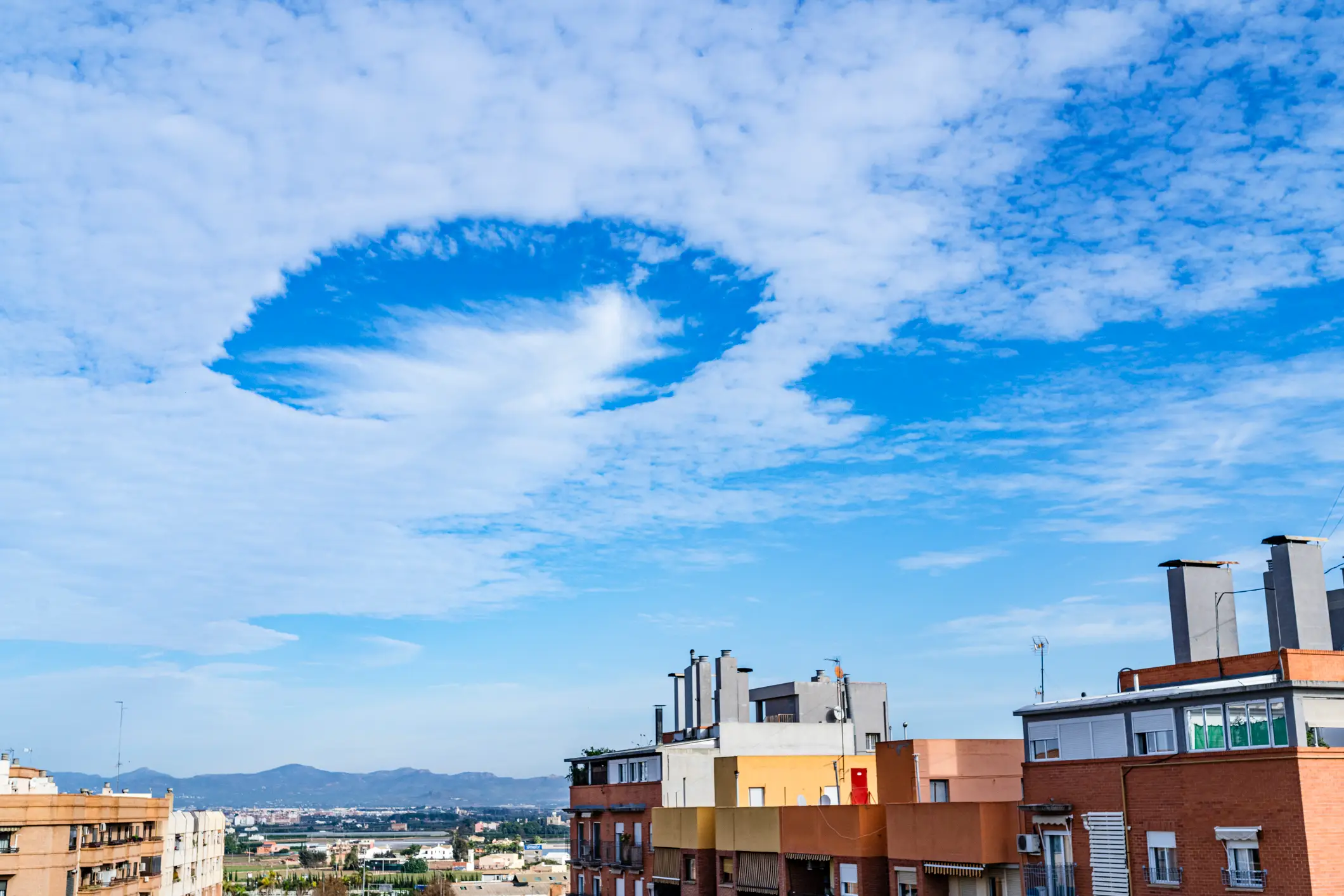 Fallstreak holes have the appearance of UFOs (fcafotodigital / Getty)