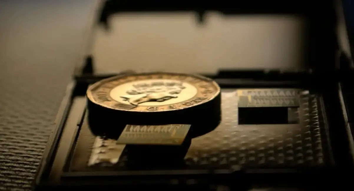 Siloton's game-changing gadget allows astronauts to regularly and easily scan their eyes in space — and it's smaller than a coin (Siloton)