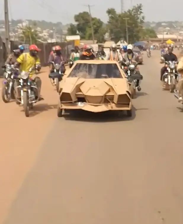Talented Ahmad's cardboard Lamborghini replica has been praised by many on the internet (TikTok/talentedahmad_official)