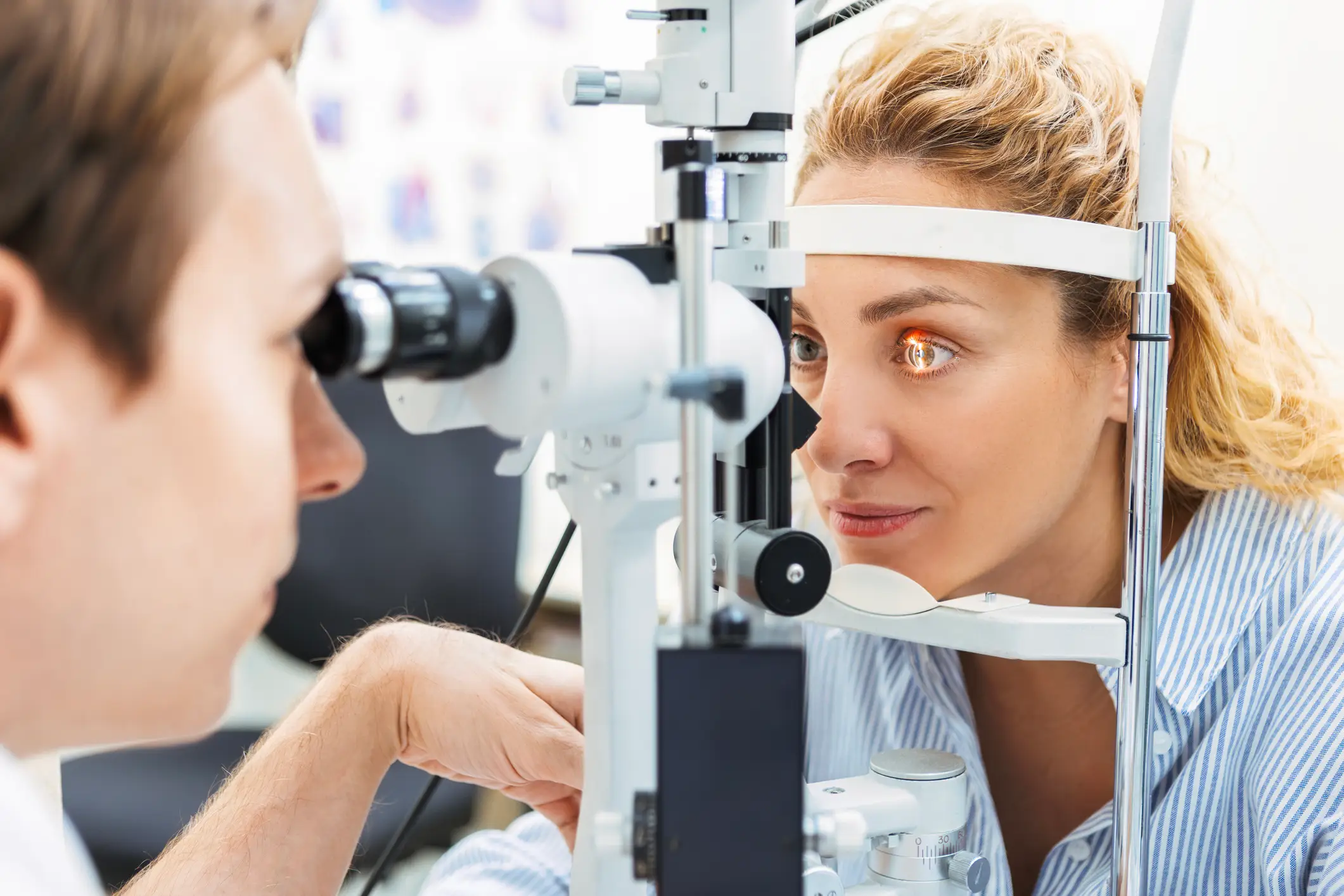 A doctor warns about the serious eye damage associated with staring at the Sun without eye protection (Nastasic/Getty Images)