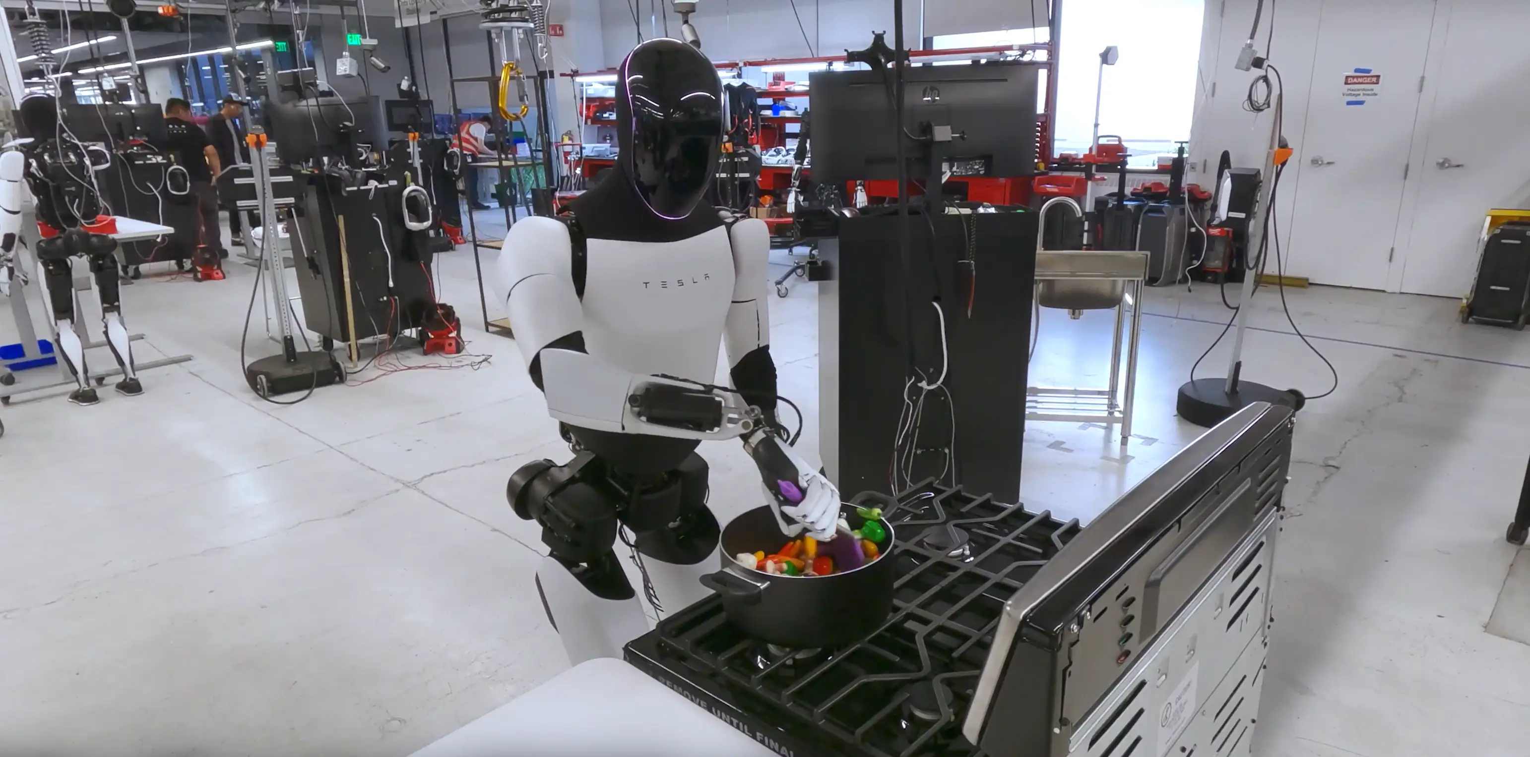 Optimus could soon be making your dinner. (Tesla Optimus/X)