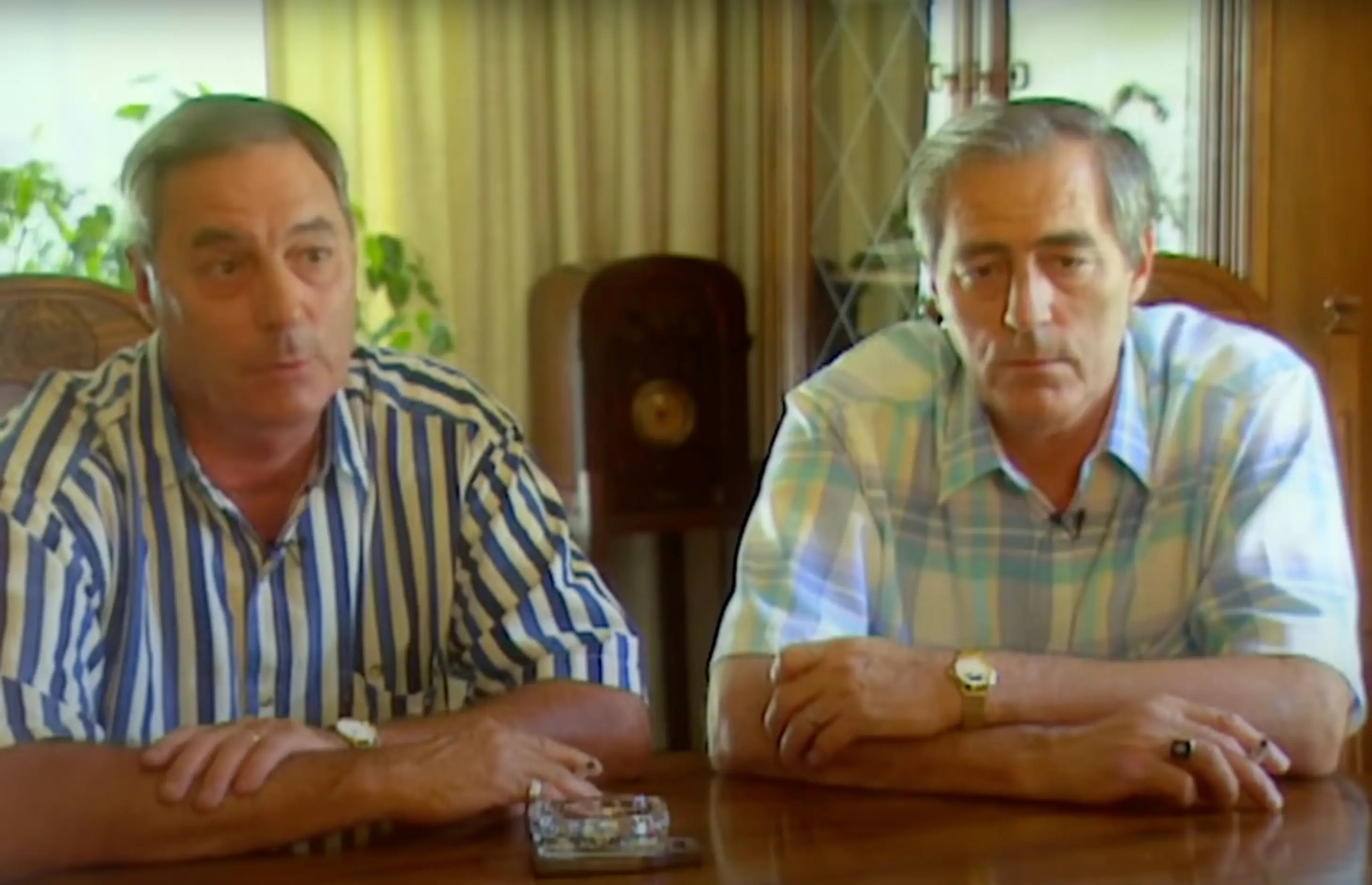 The twins were reunited at the age of 39 (YouTube/@TrueLivesITVS)