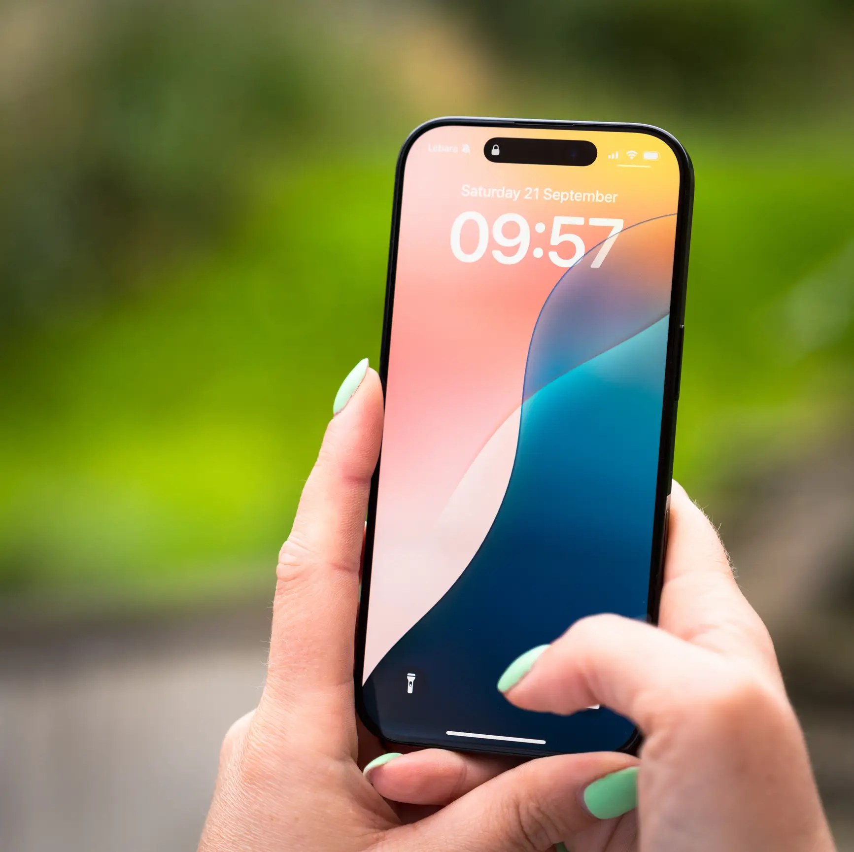 A simple two-finger swipe instantly speeds up everyday phone tasks (georgeclerk/Getty Images)