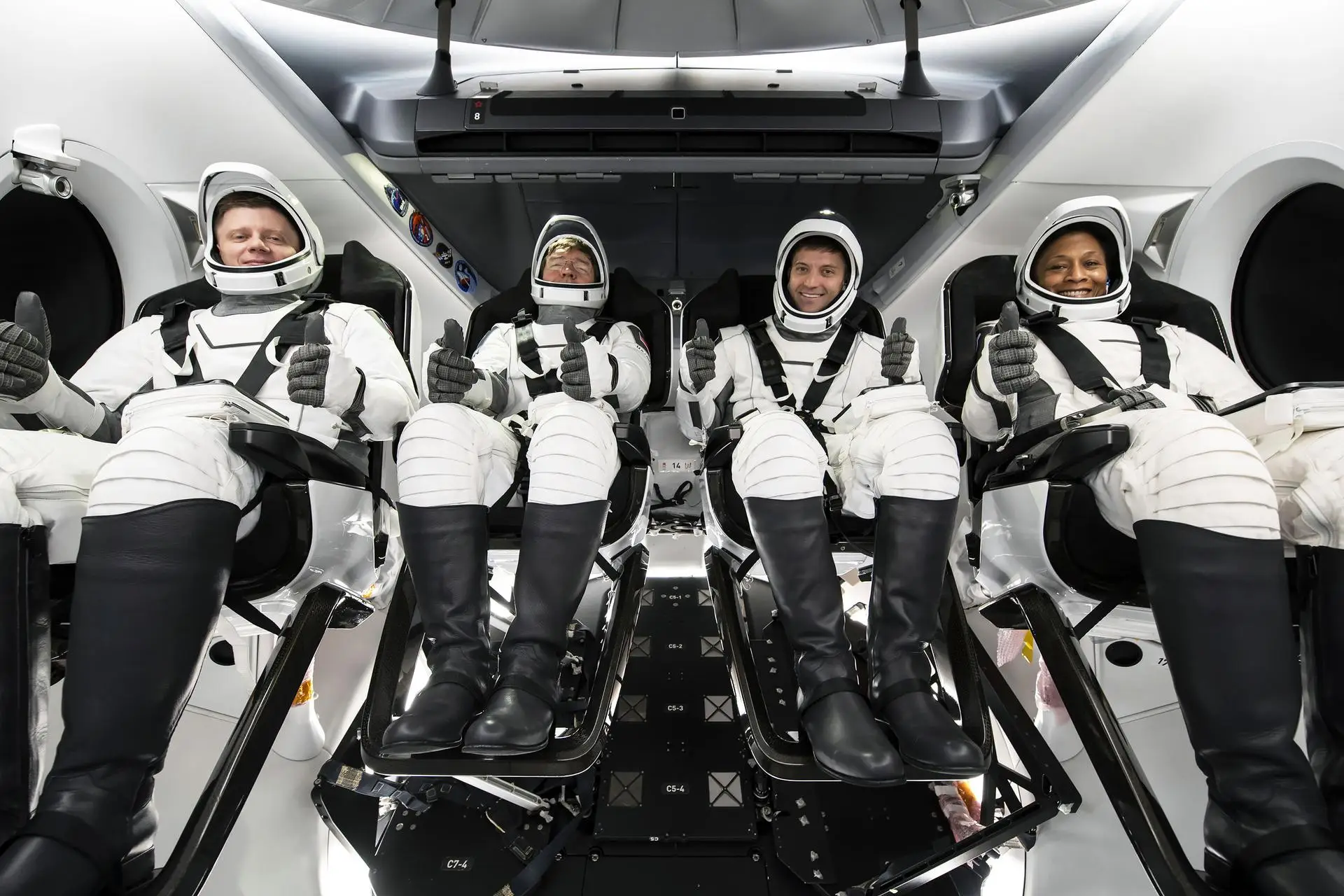Crew-8 astronauts finally reached the coast of Florida in the early hours of October 25 (SpaceX)